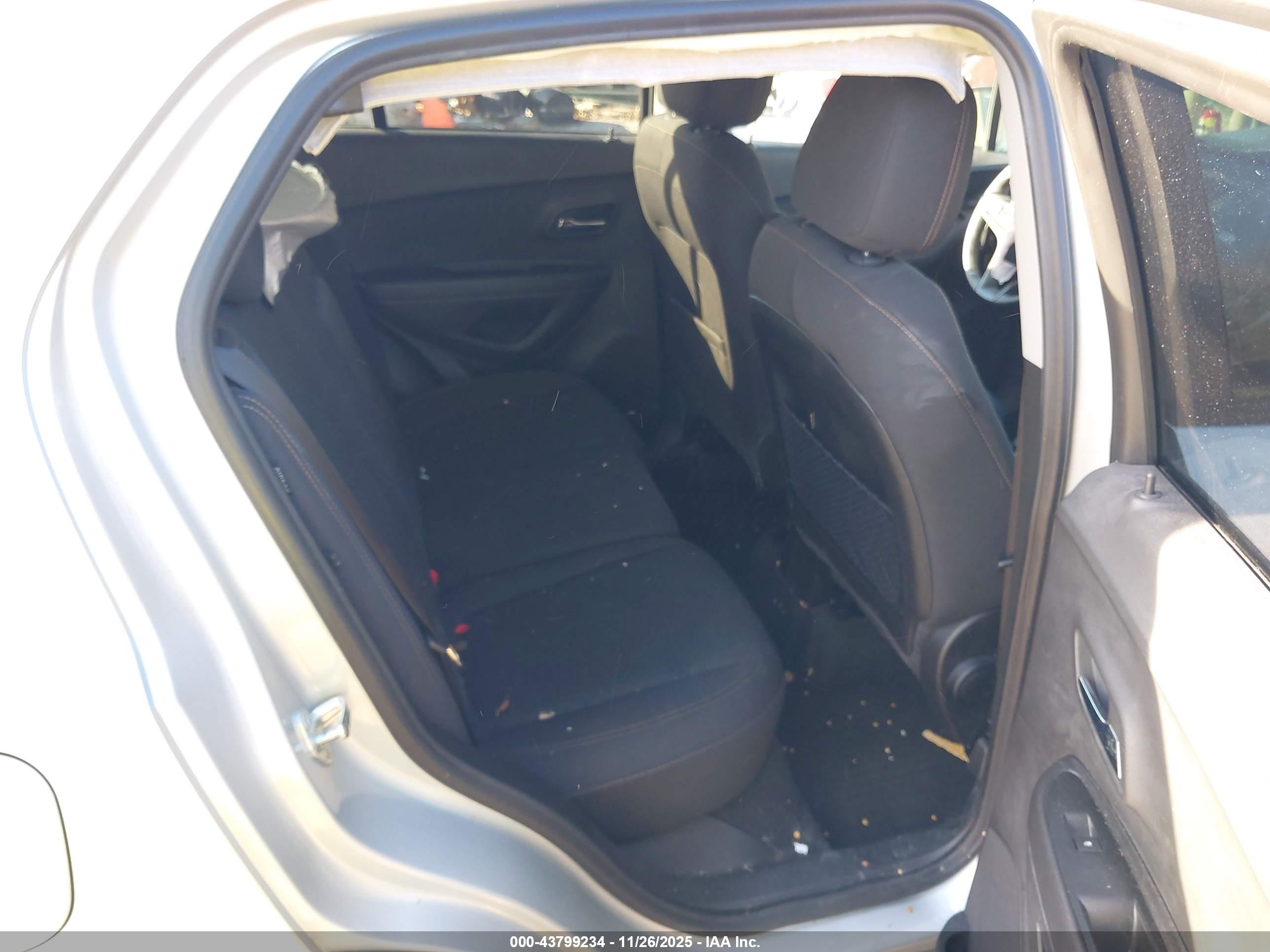 CHEVROLET TRAX image 8