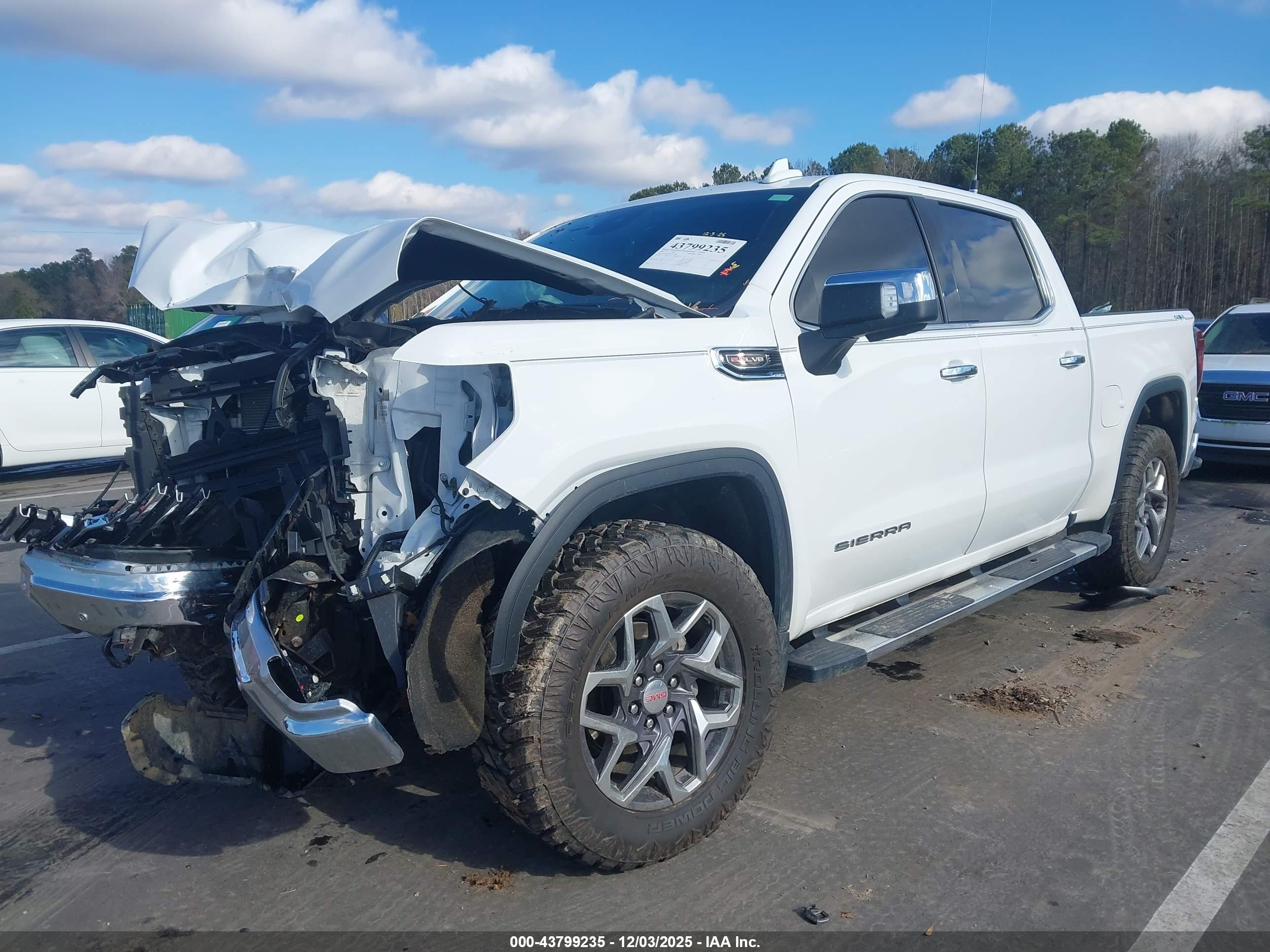 GMC SIERRA image 2