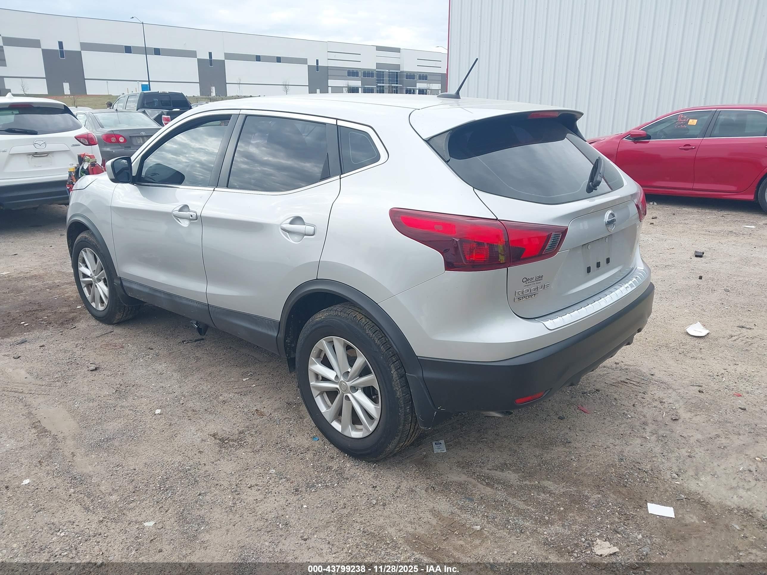 NISSAN ROGUE image 3