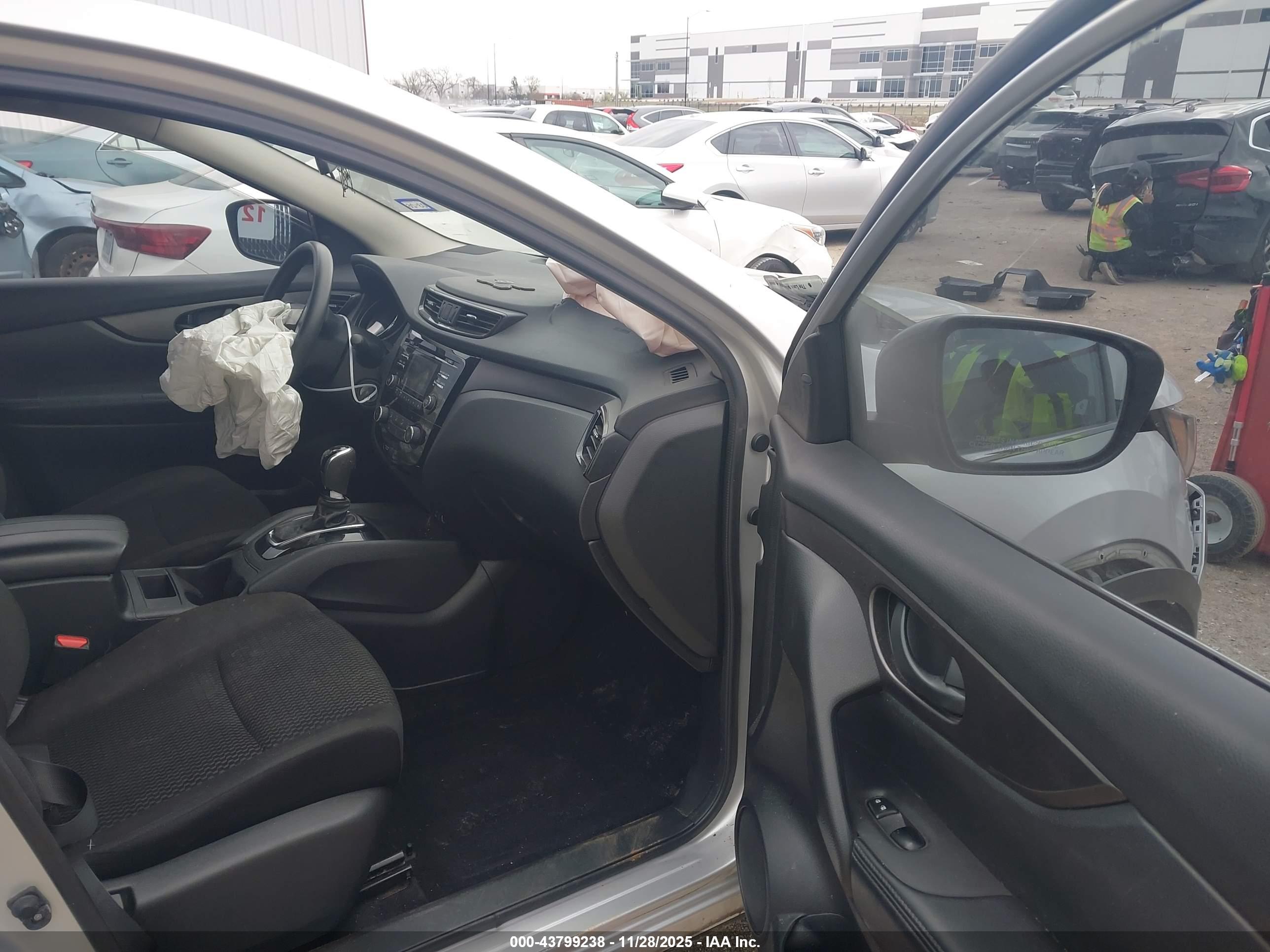 NISSAN ROGUE image 5