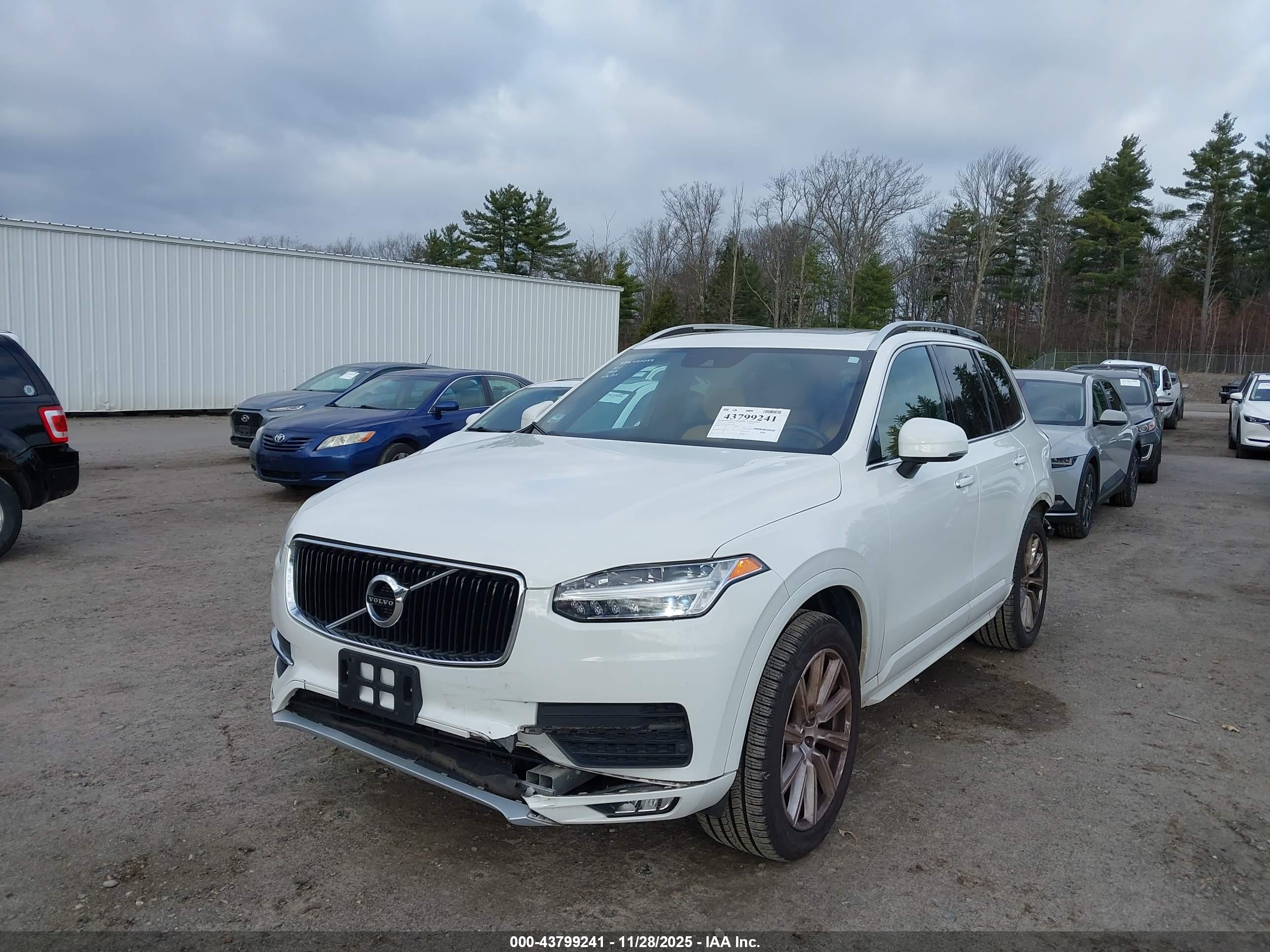 VOLVO XC90 image 2