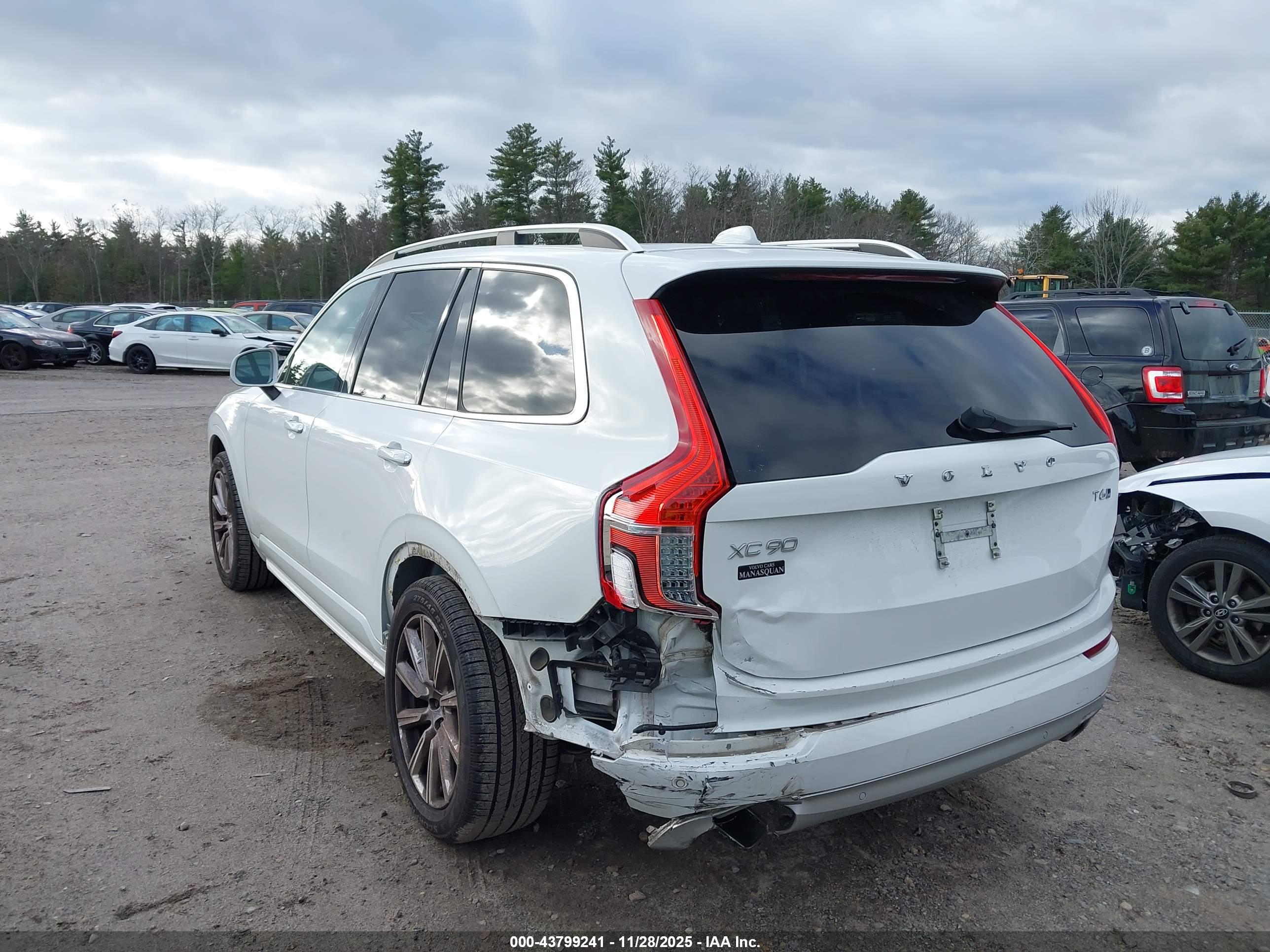 VOLVO XC90 image 3