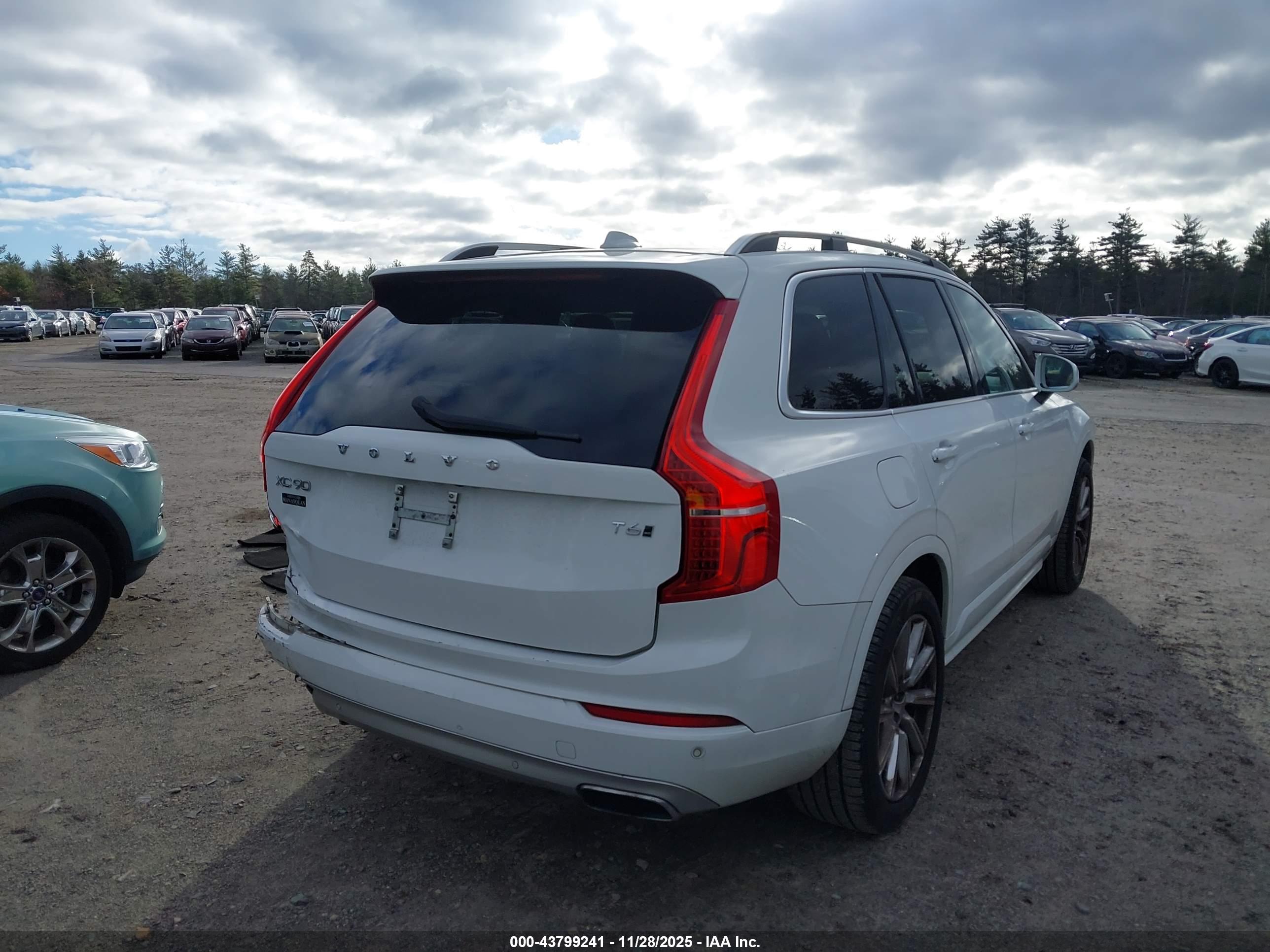 VOLVO XC90 image 4