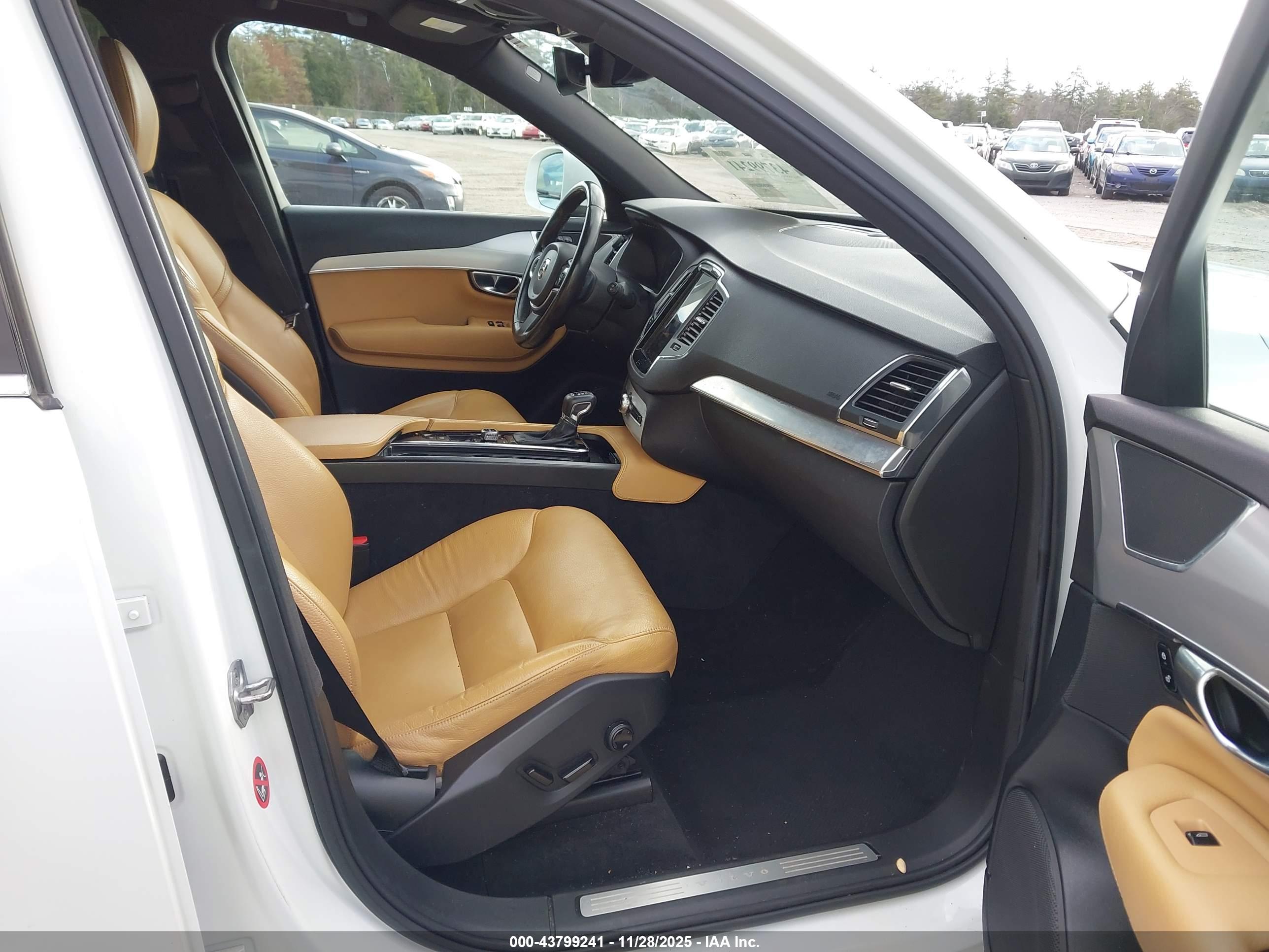 VOLVO XC90 image 5