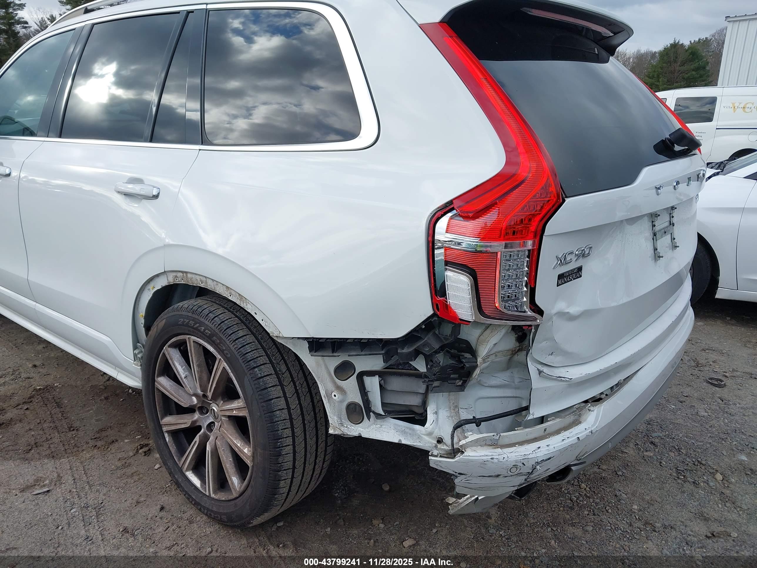 VOLVO XC90 image 6
