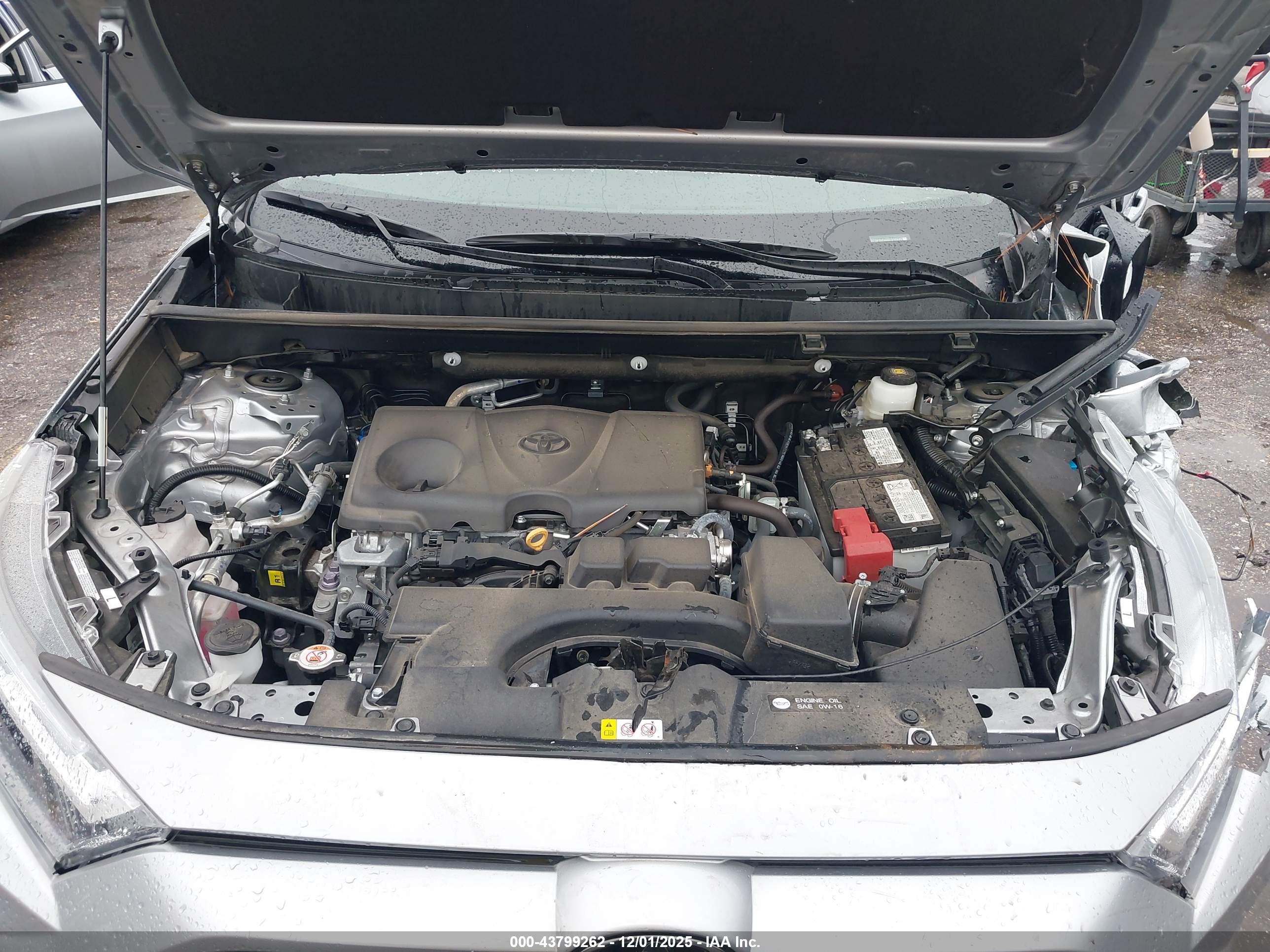TOYOTA RAV4 image 10