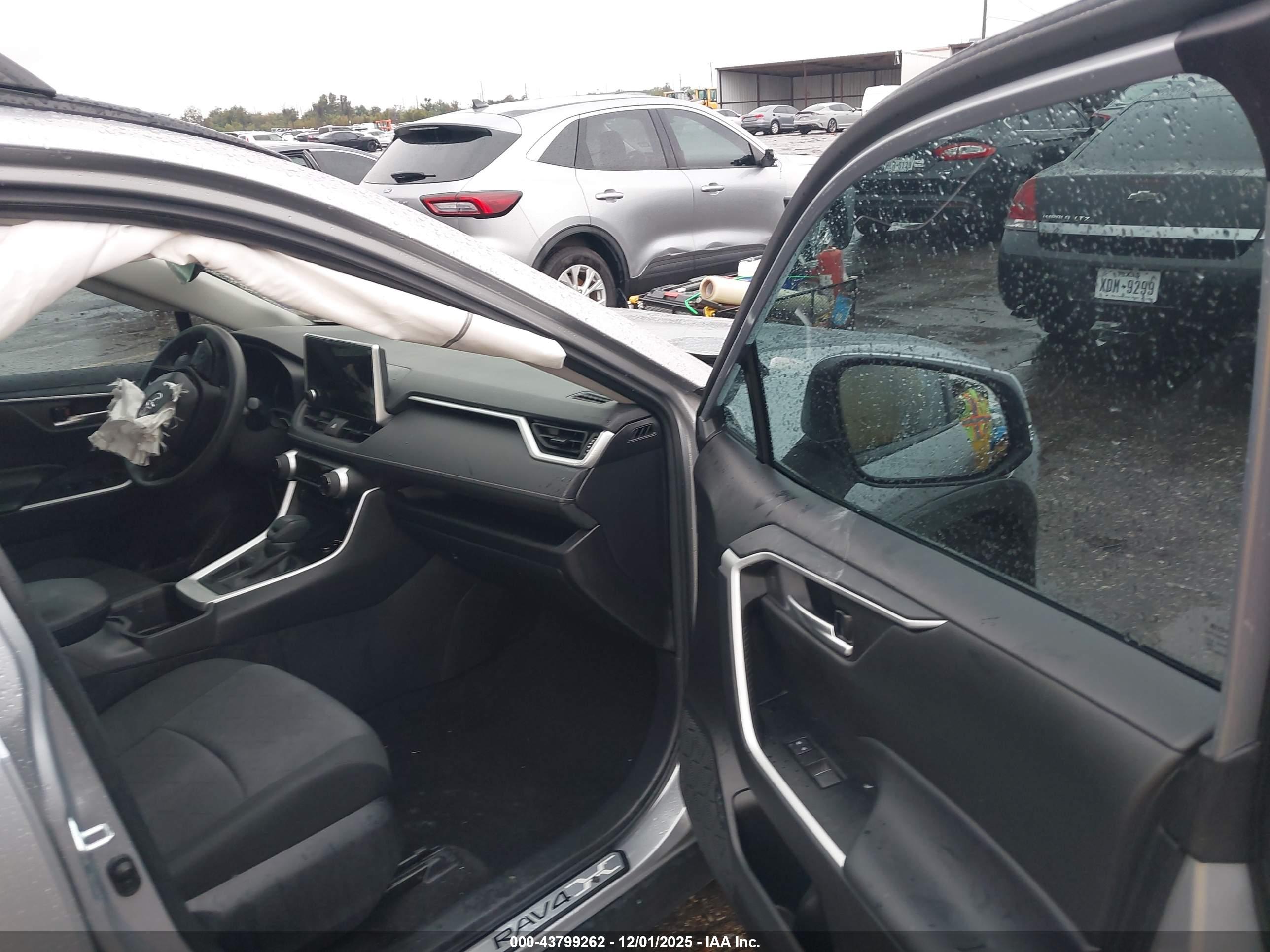 TOYOTA RAV4 image 5