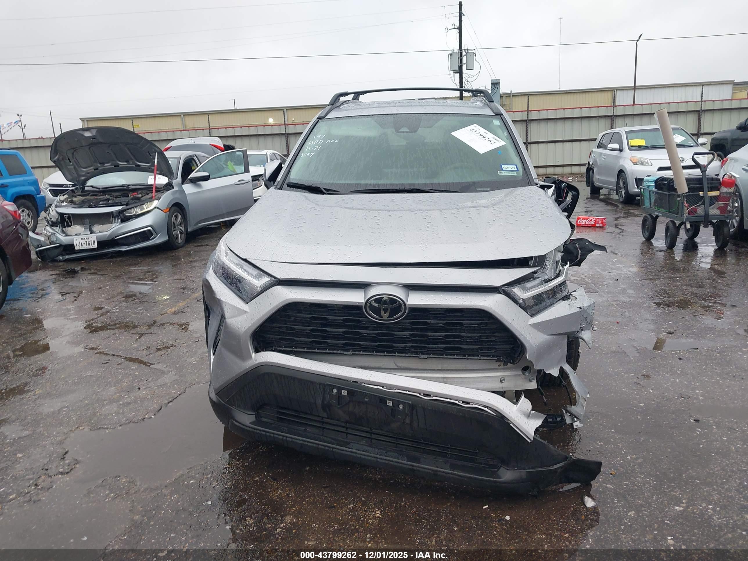 TOYOTA RAV4 image 6