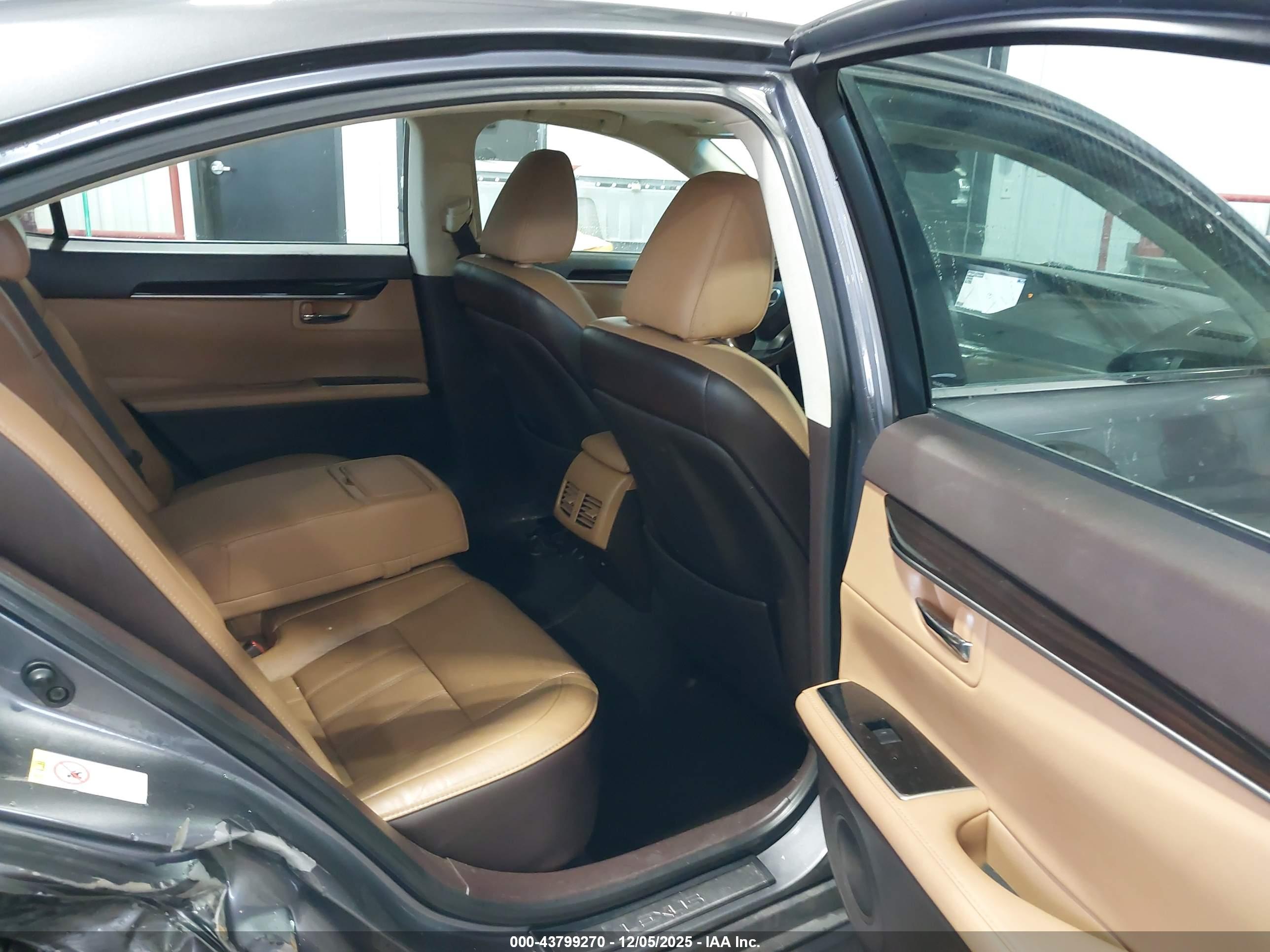 LEXUS ES image 8