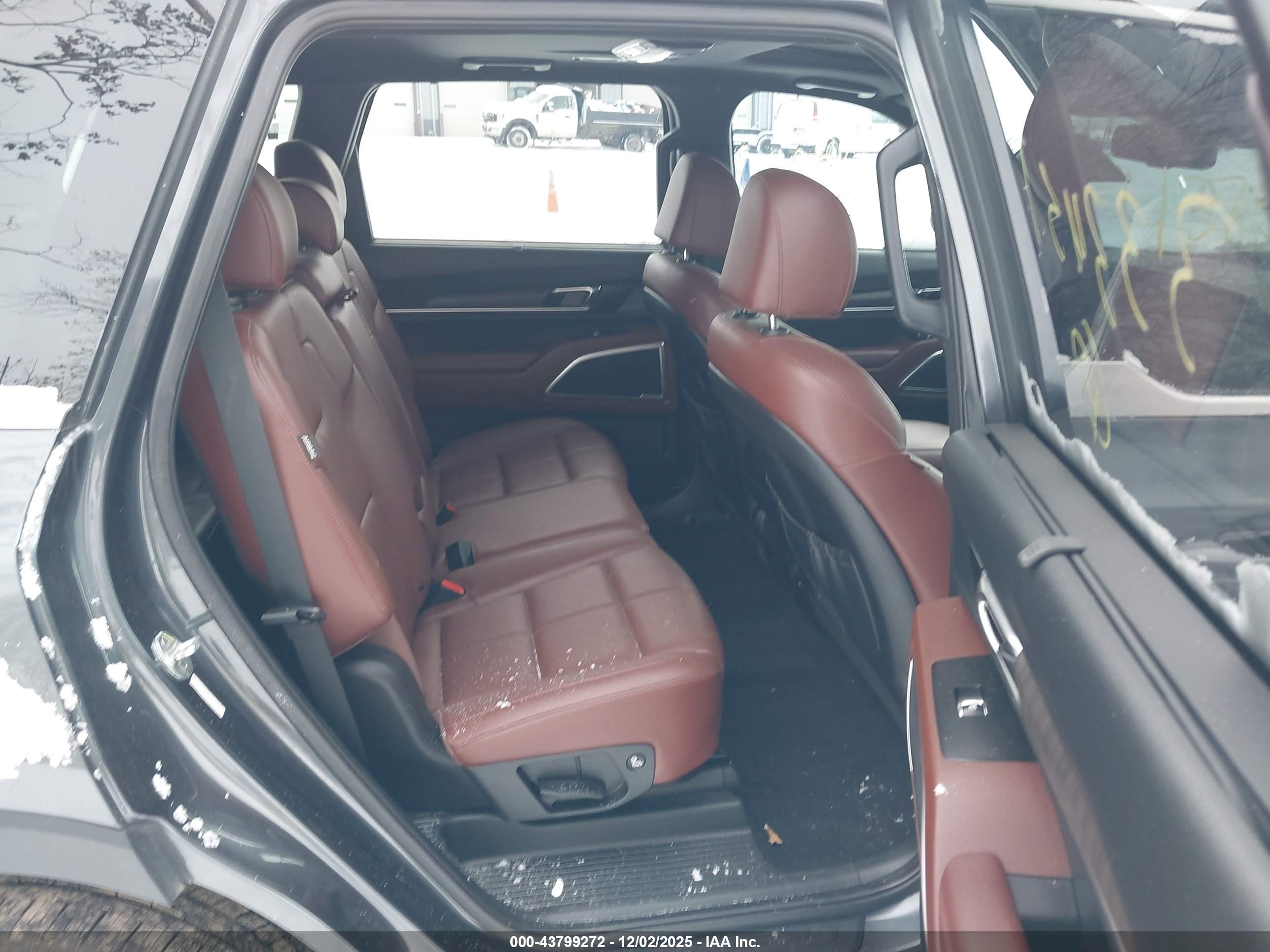 KIA TELLURIDE image 8