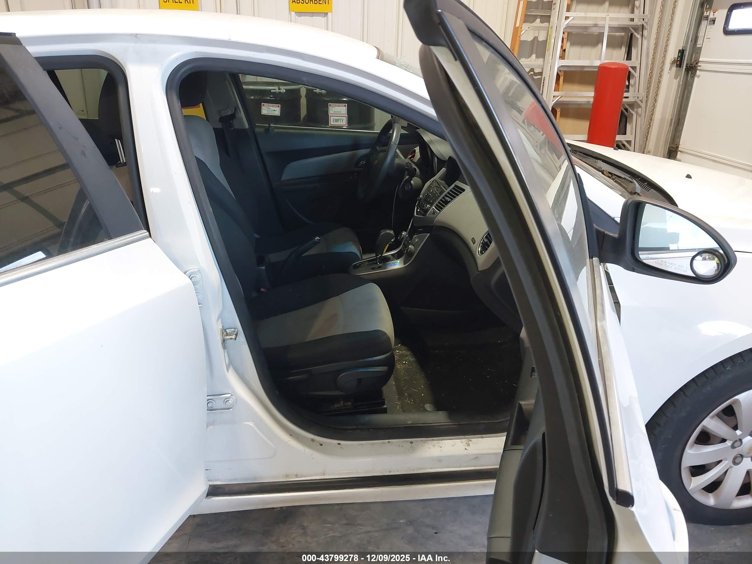 CHEVROLET CRUZE image 5