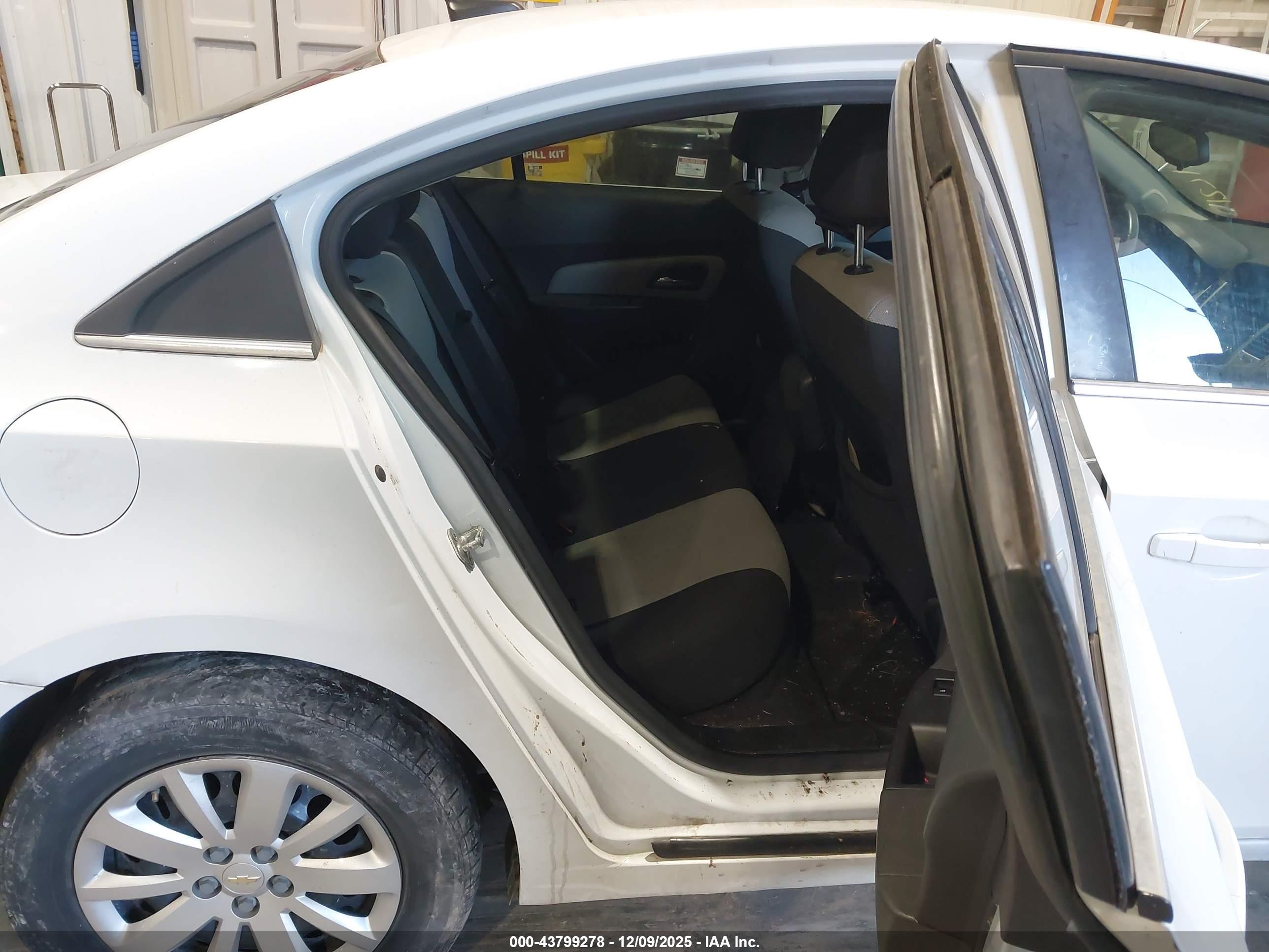 CHEVROLET CRUZE image 8