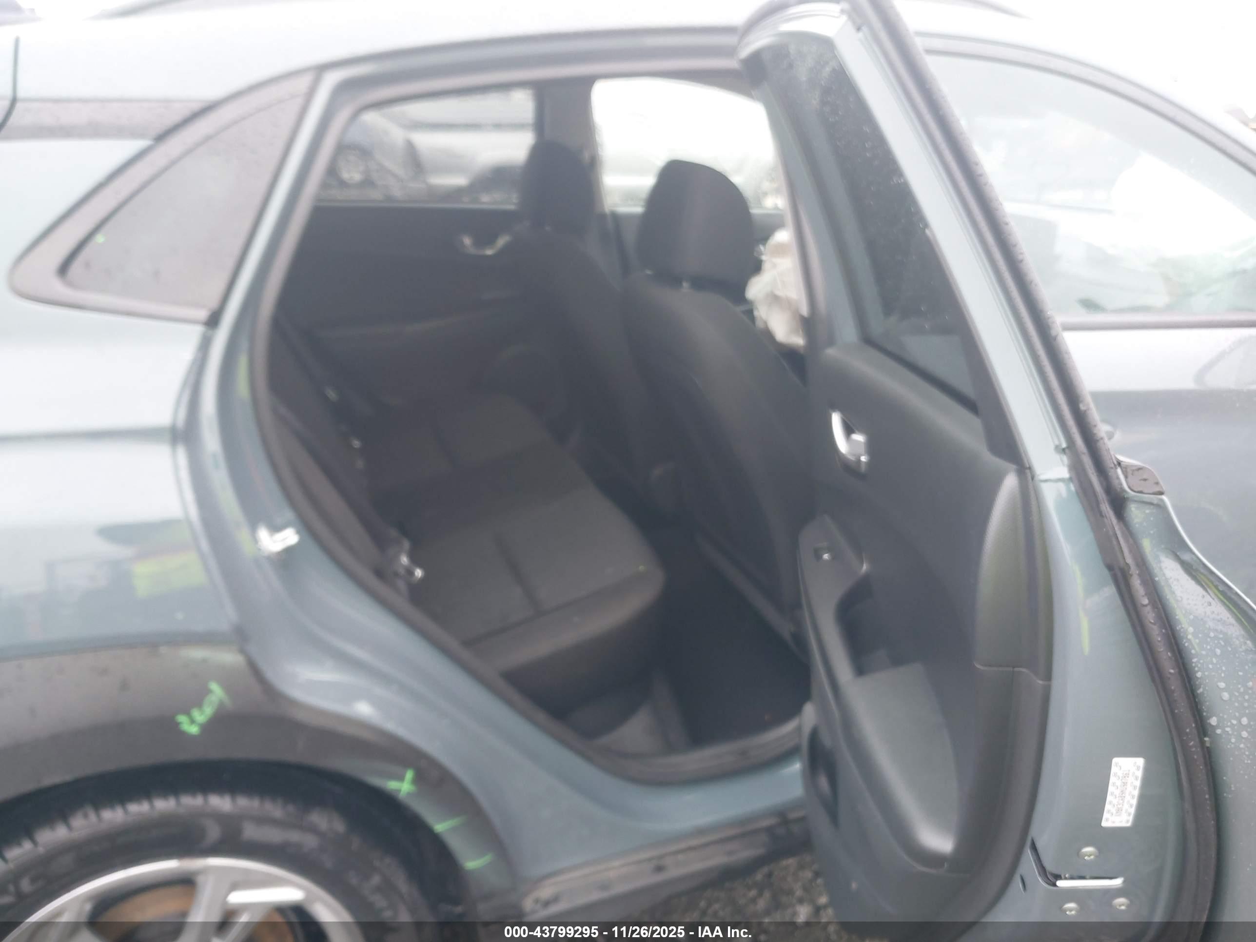 HYUNDAI KONA image 8