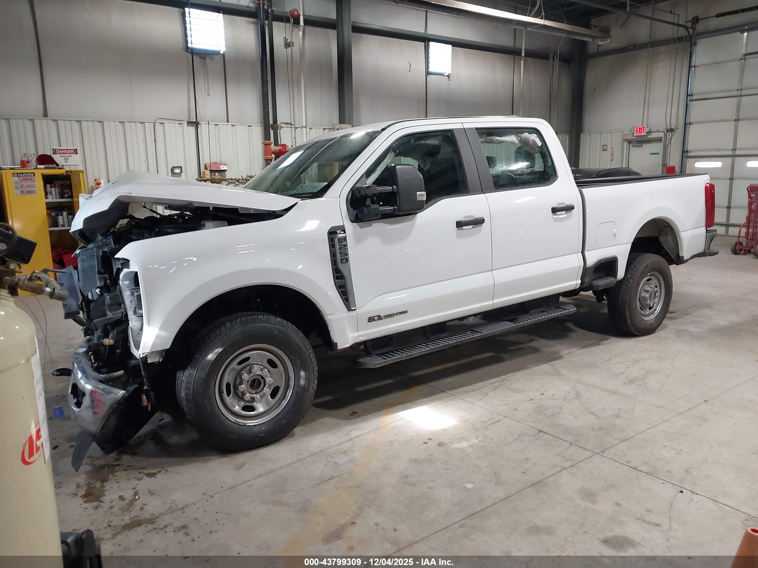 FORD F-250 image 2