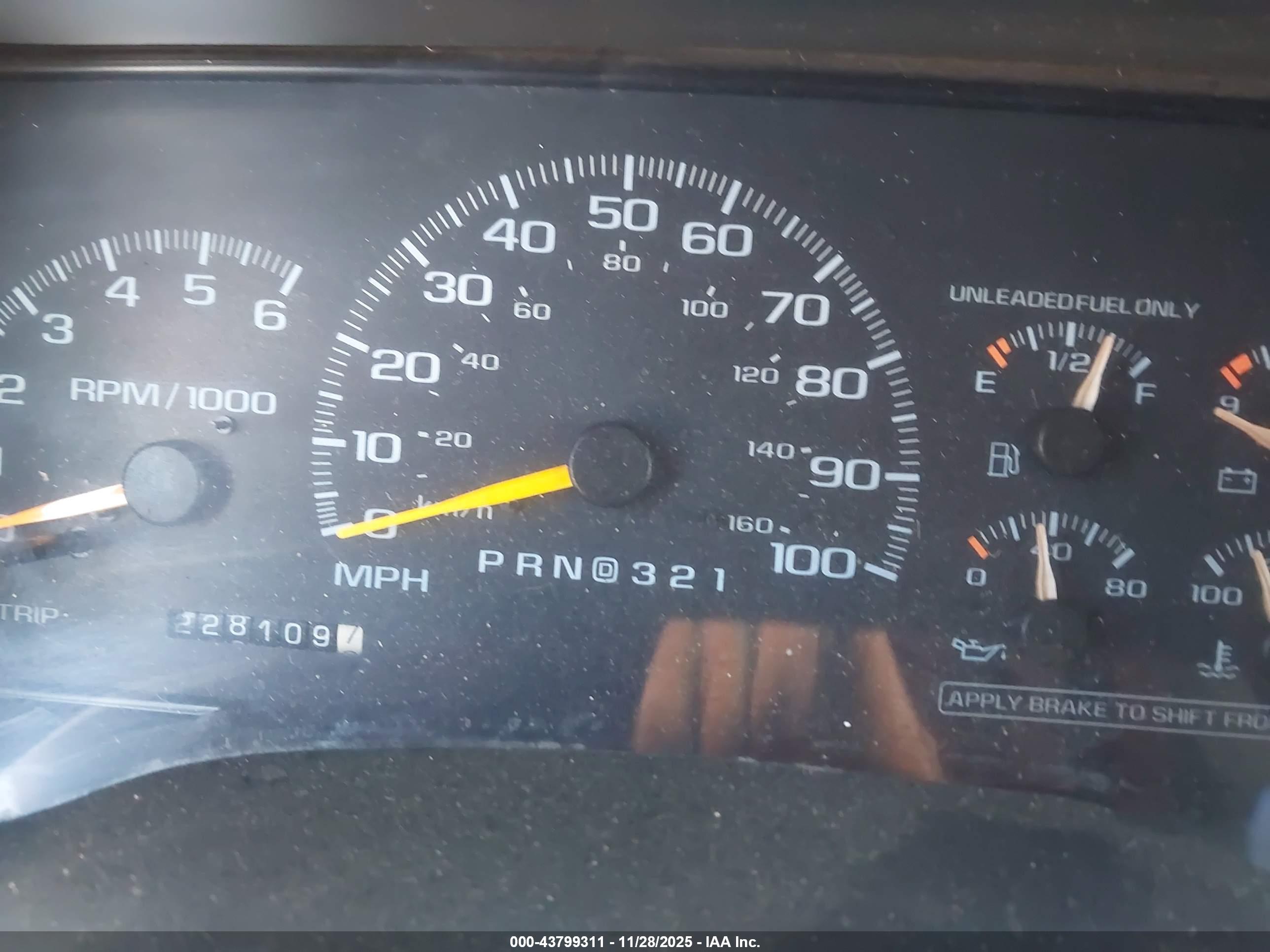 CHEVROLET SUBURBAN image 7