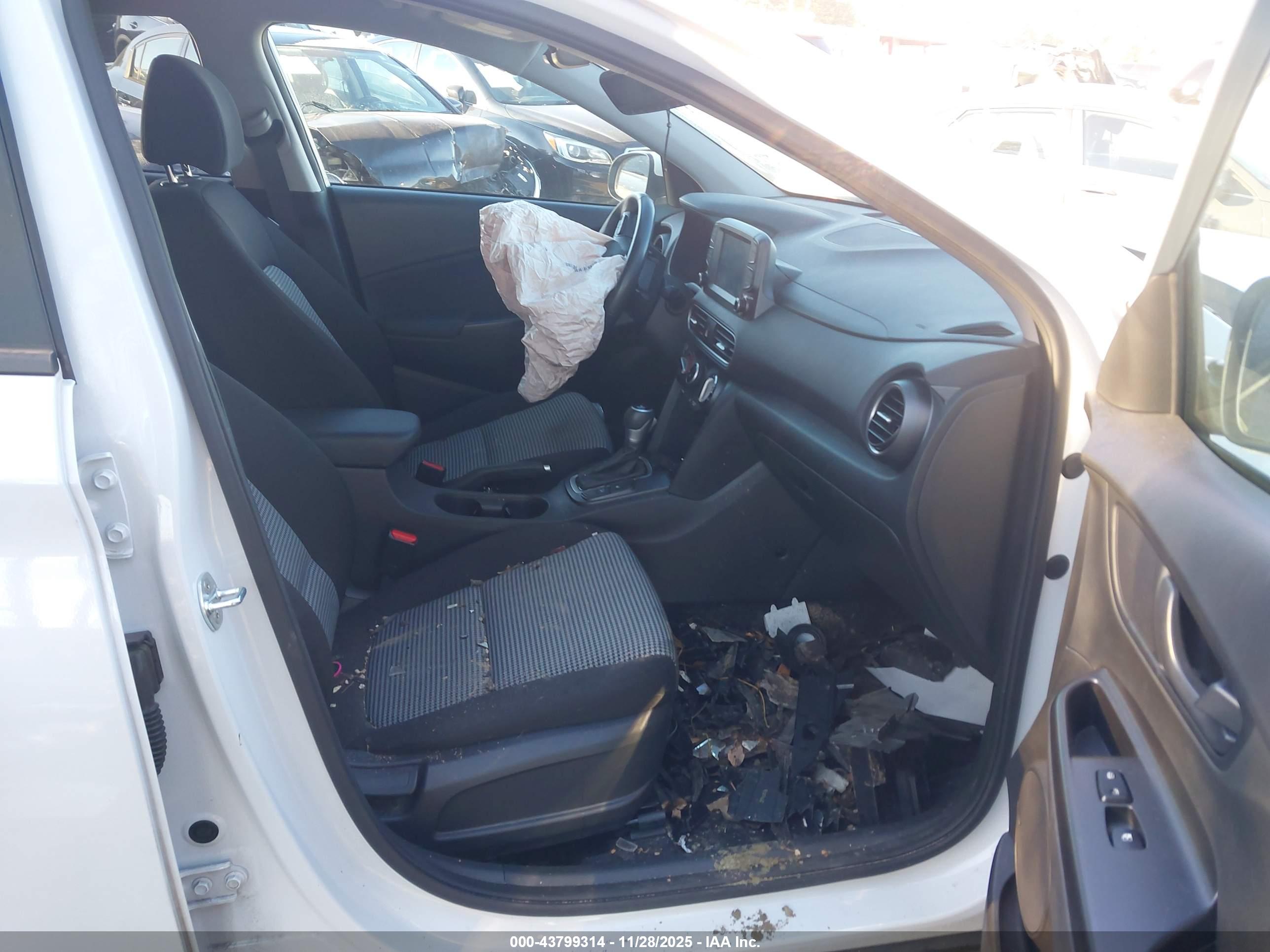 HYUNDAI KONA image 5