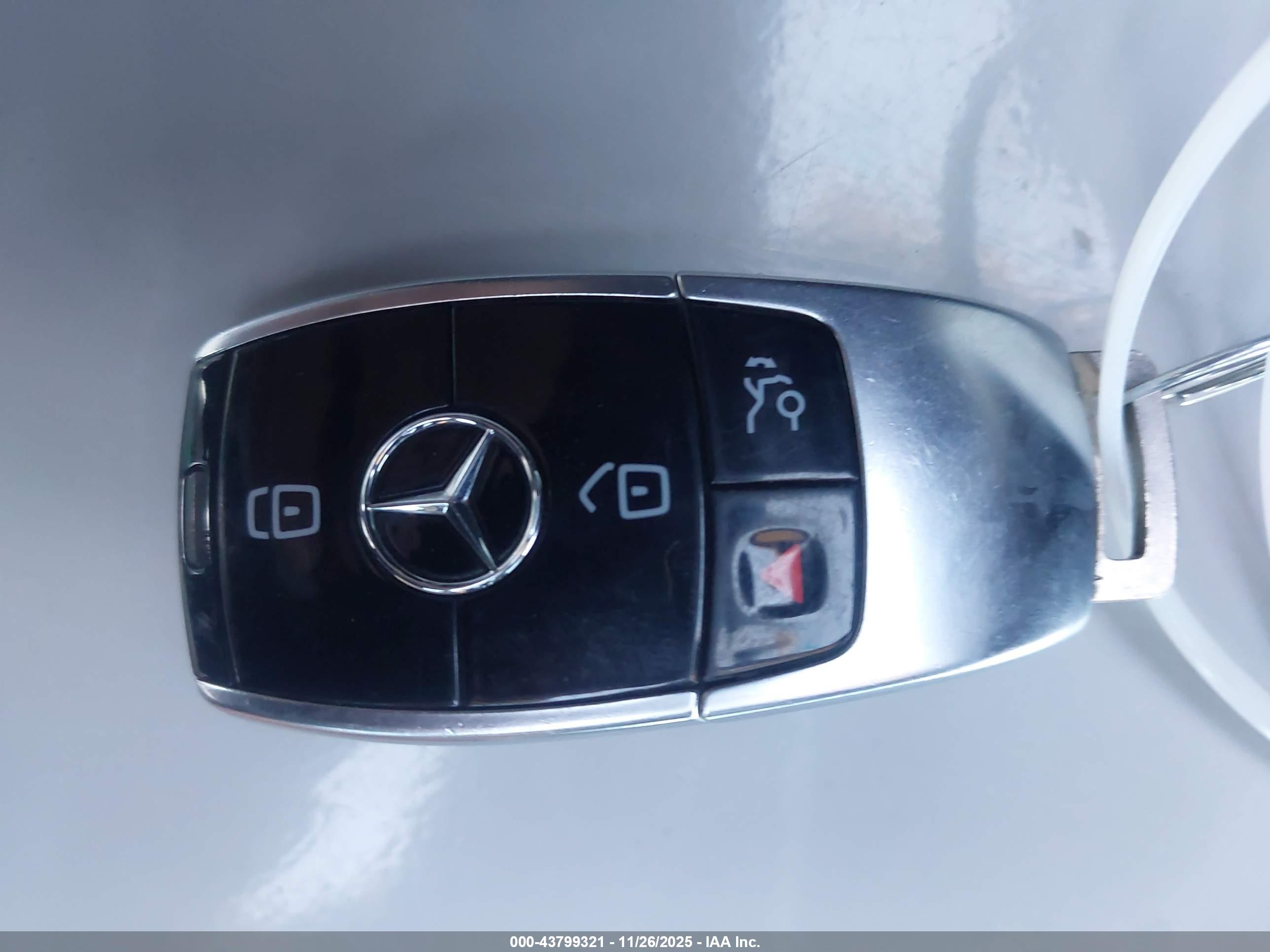 MERCEDES-BENZ E image 11