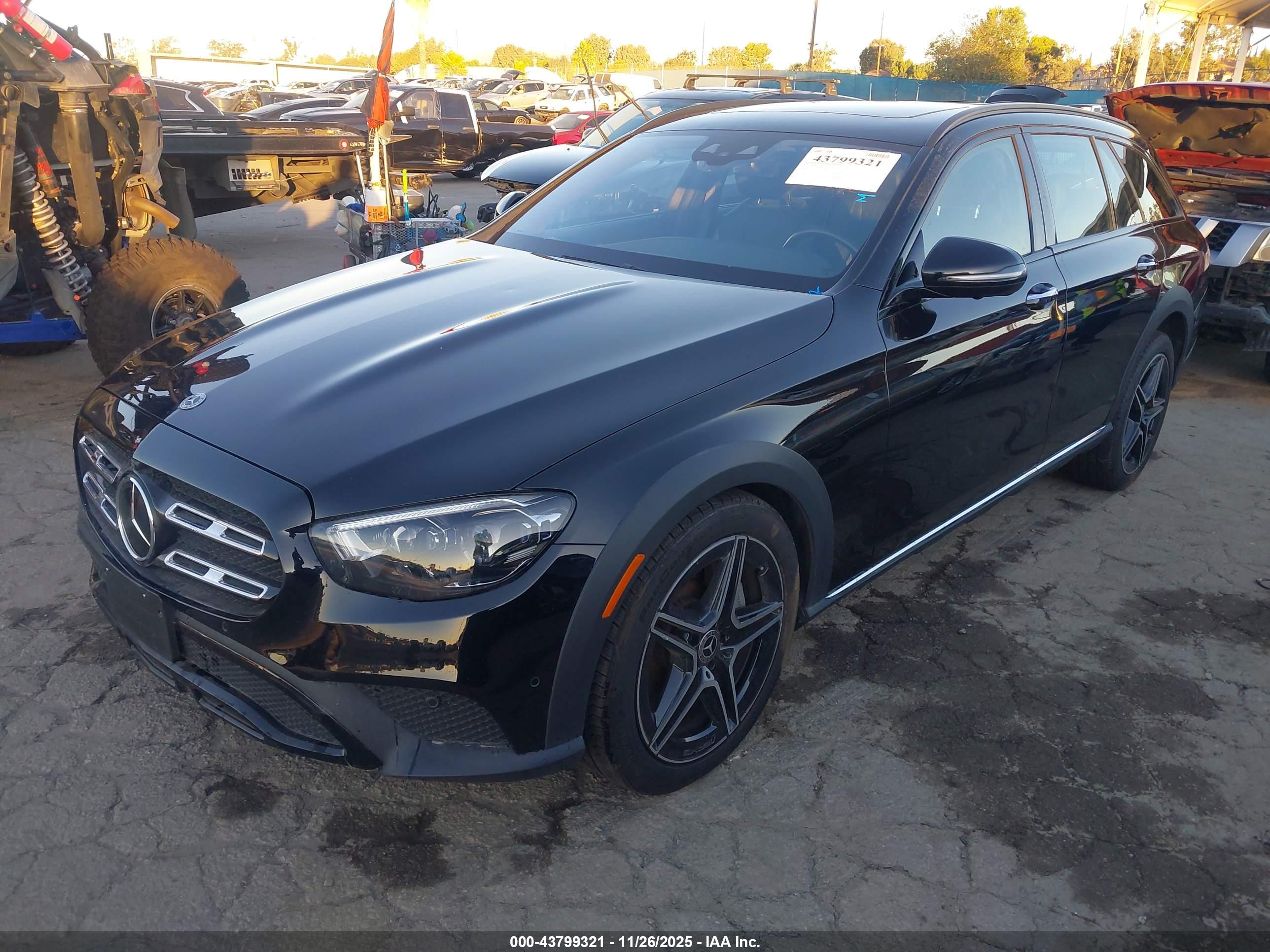 MERCEDES-BENZ E image 2