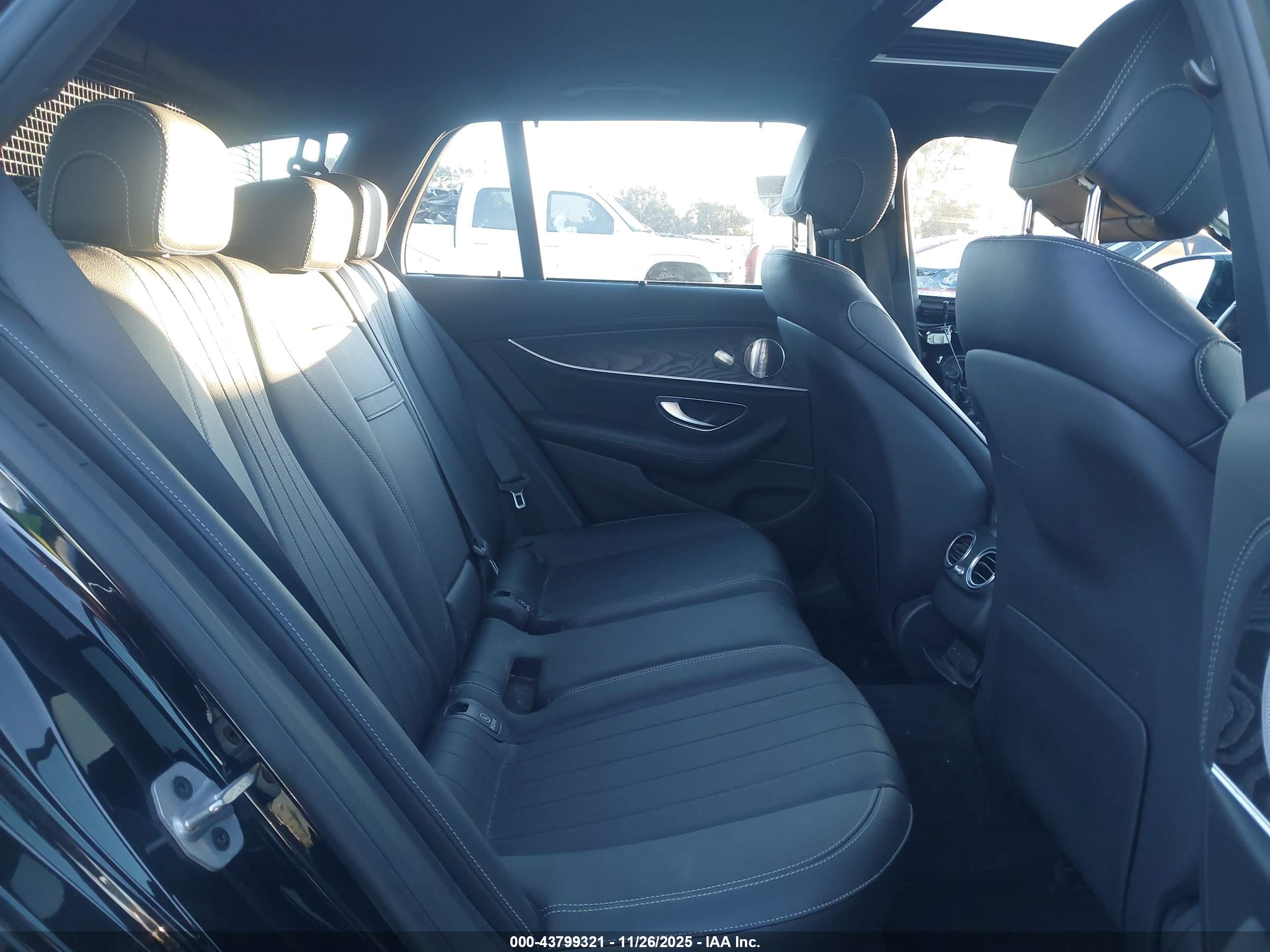 MERCEDES-BENZ E image 8