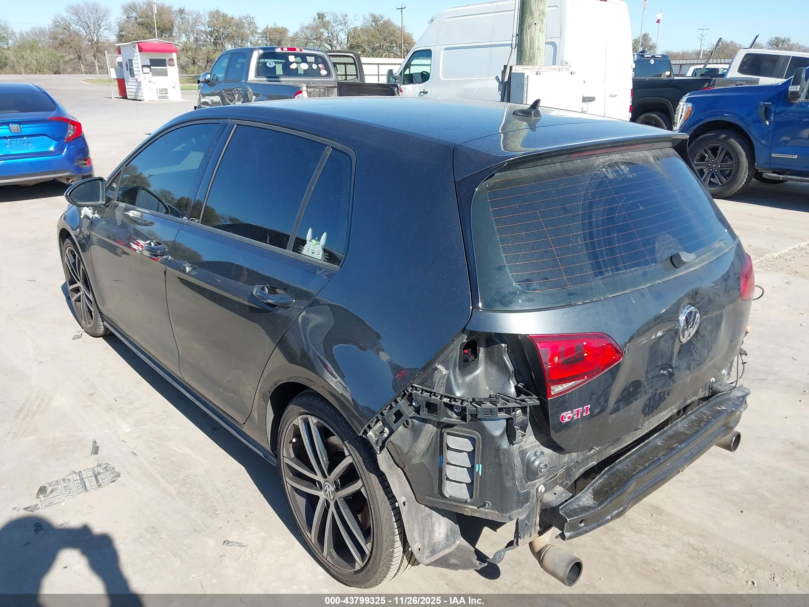 VOLKSWAGEN GOLF image 3
