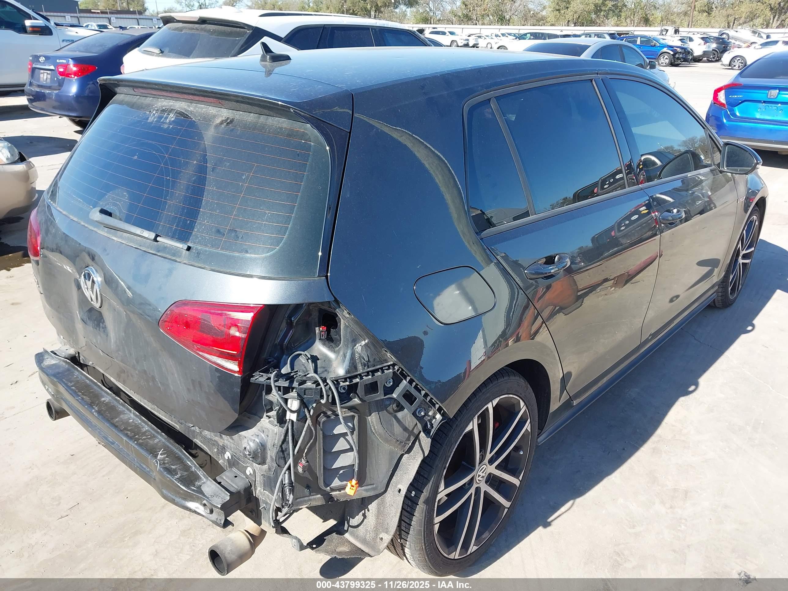 VOLKSWAGEN GOLF image 4