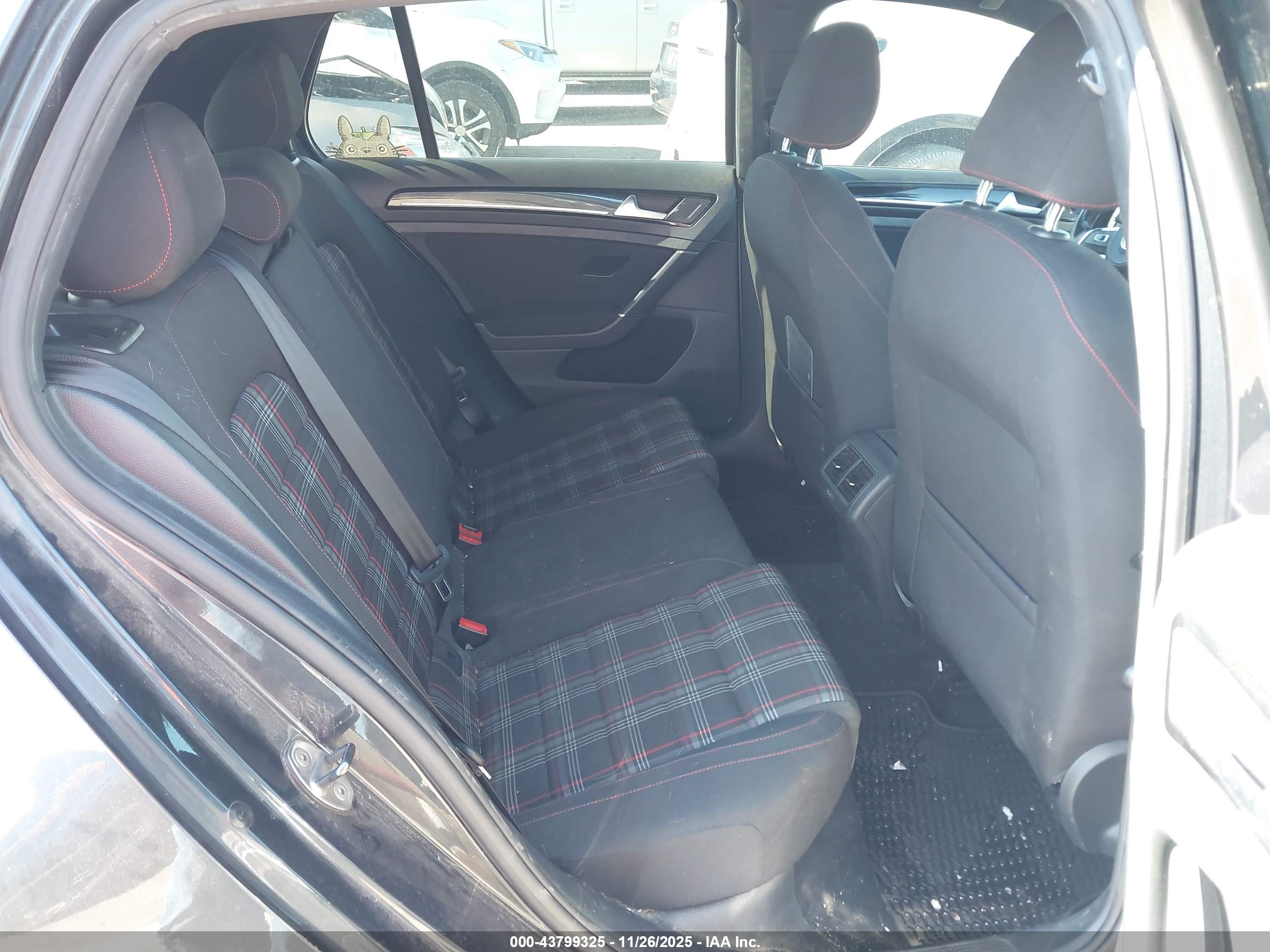VOLKSWAGEN GOLF image 8