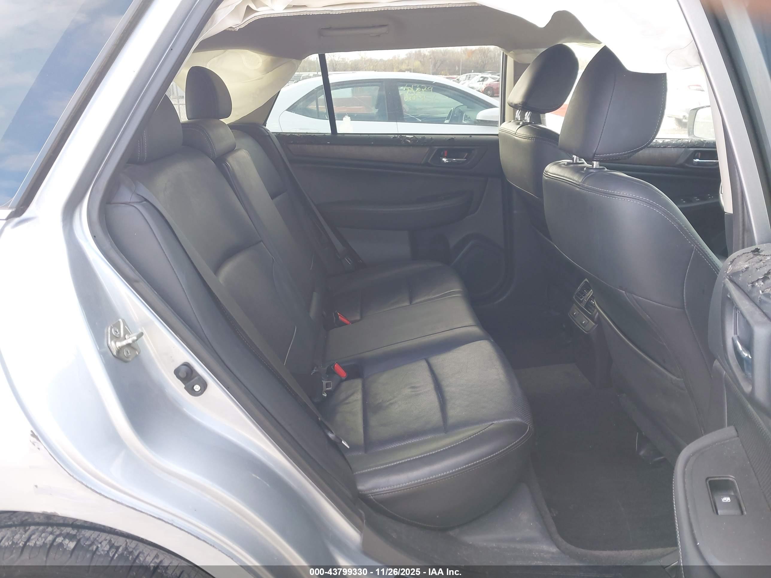 SUBARU OUTBACK image 8