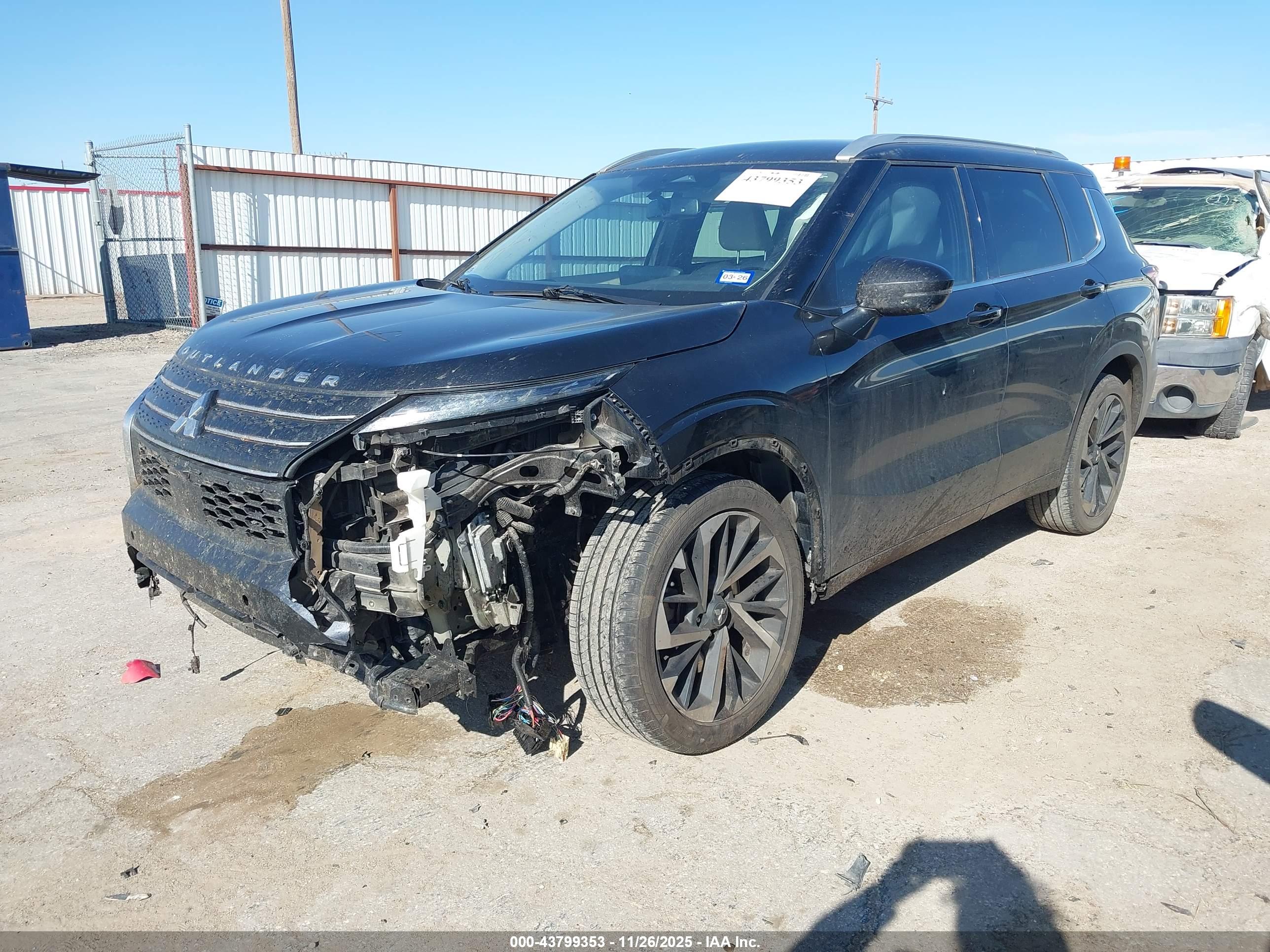 MITSUBISHI OUTLANDER image 2