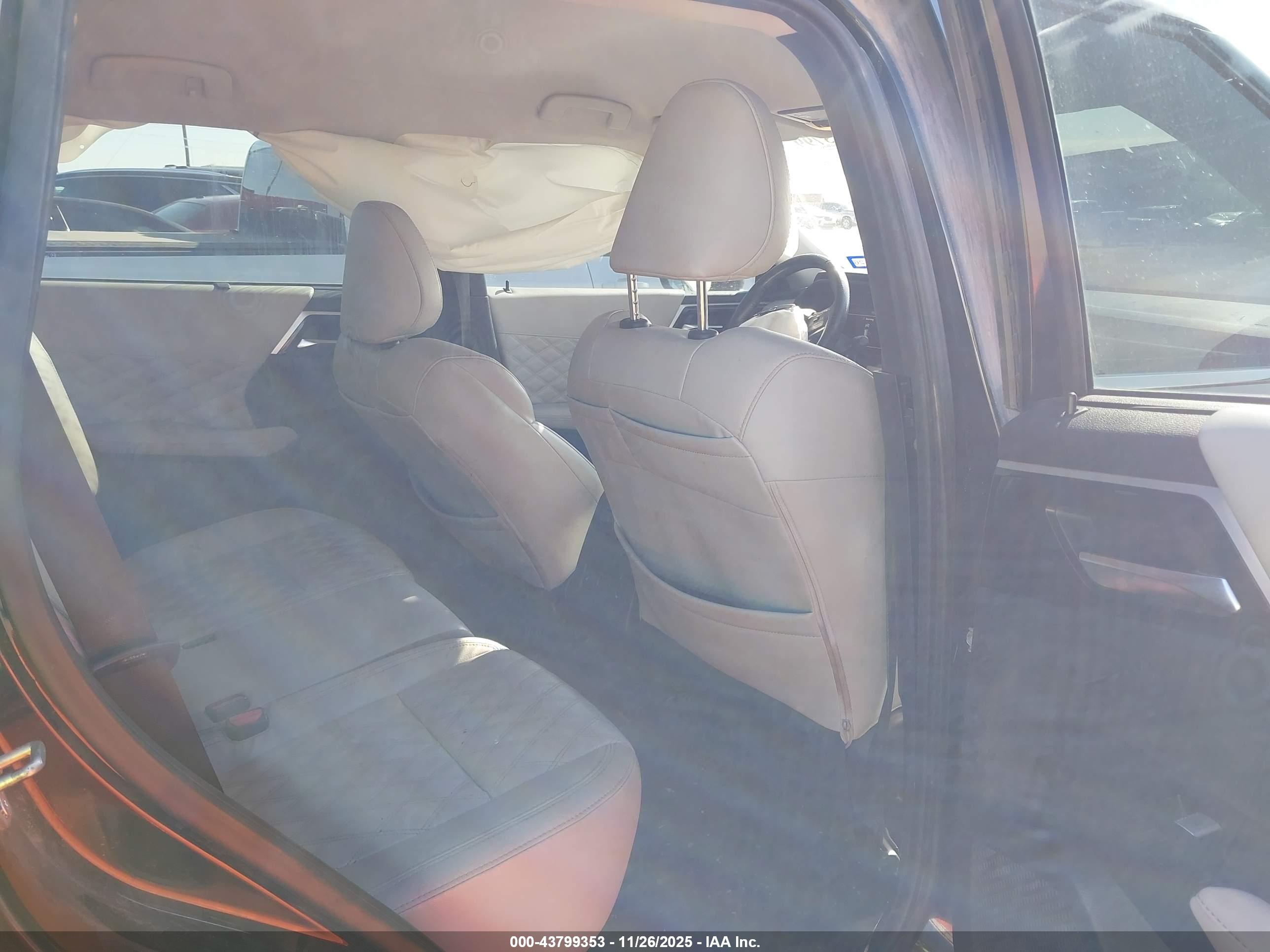 MITSUBISHI OUTLANDER image 8