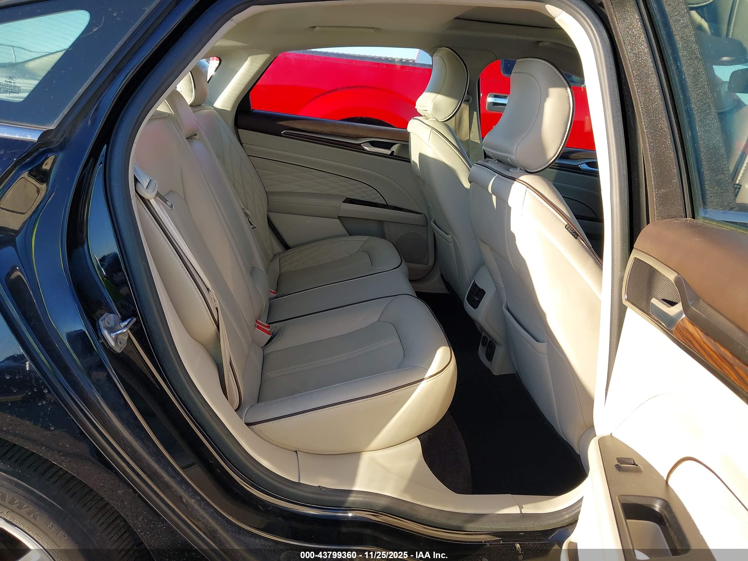 FORD FUSION image 8