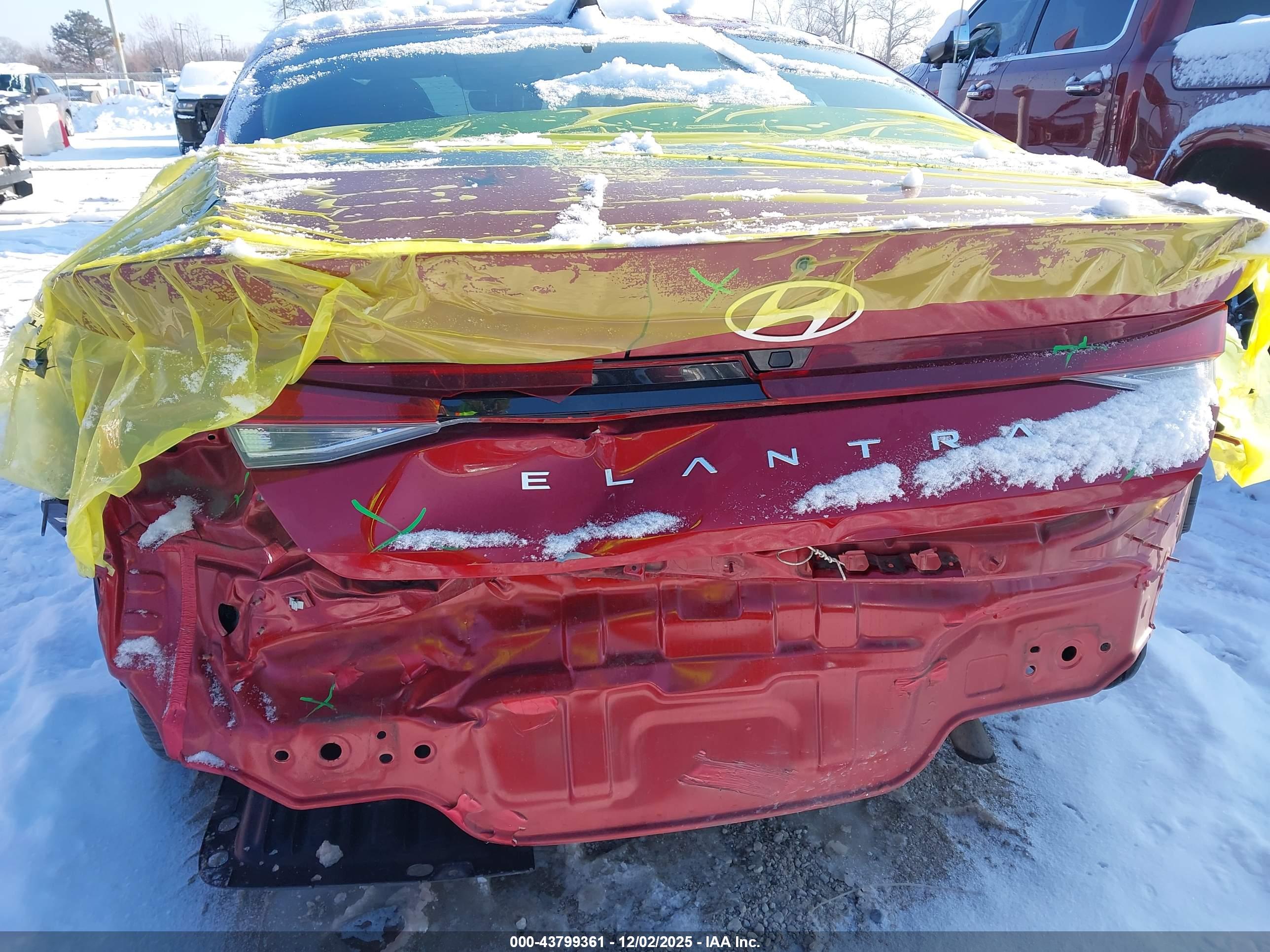 HYUNDAI ELANTRA image 6