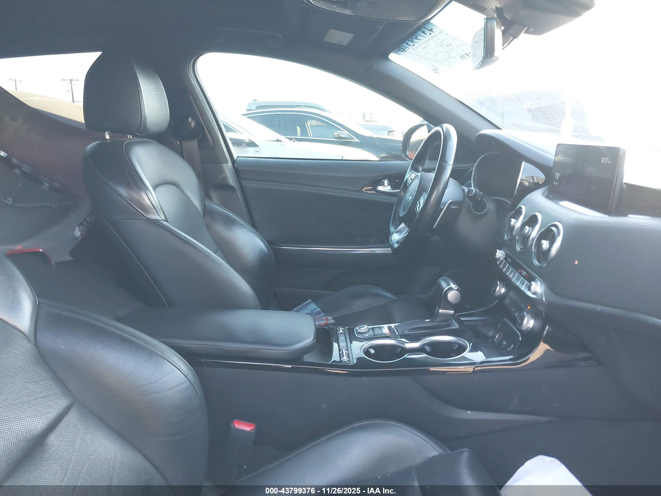 KIA STINGER image 5