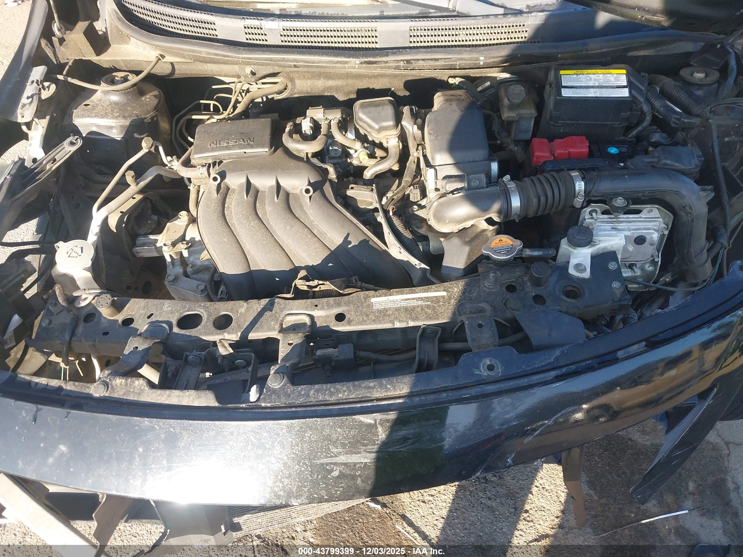 NISSAN VERSA image 10