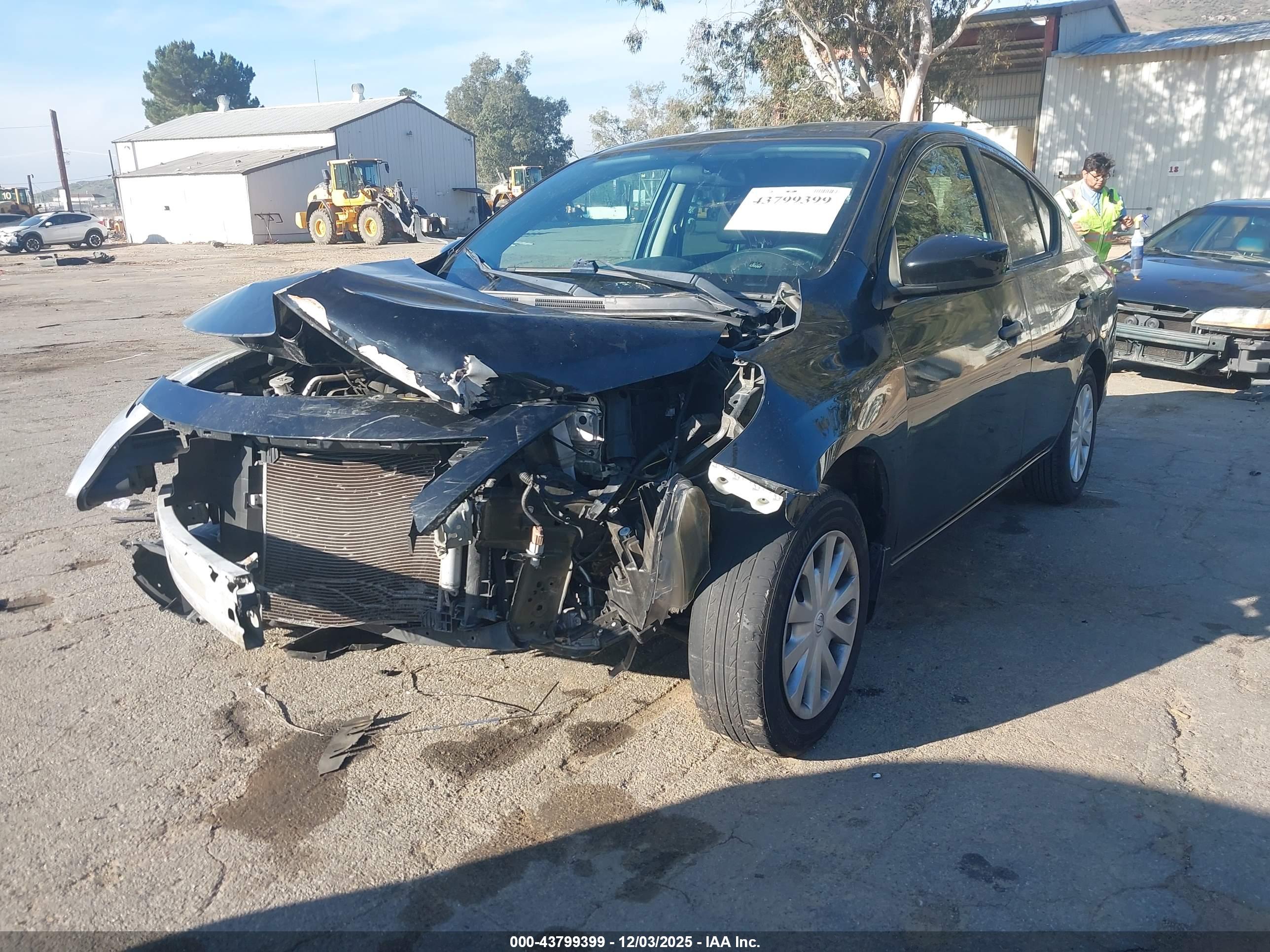 NISSAN VERSA image 2