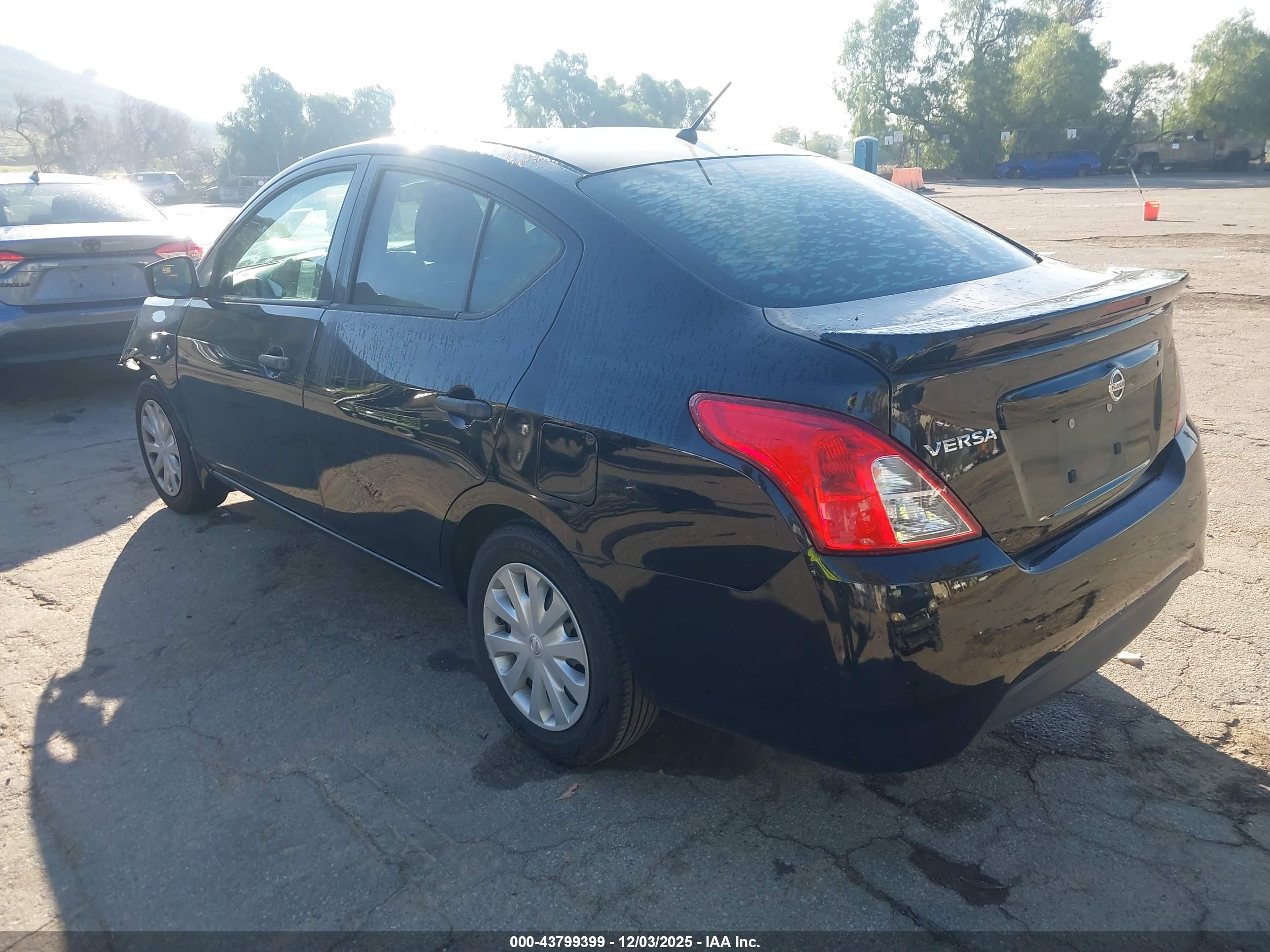 NISSAN VERSA image 3