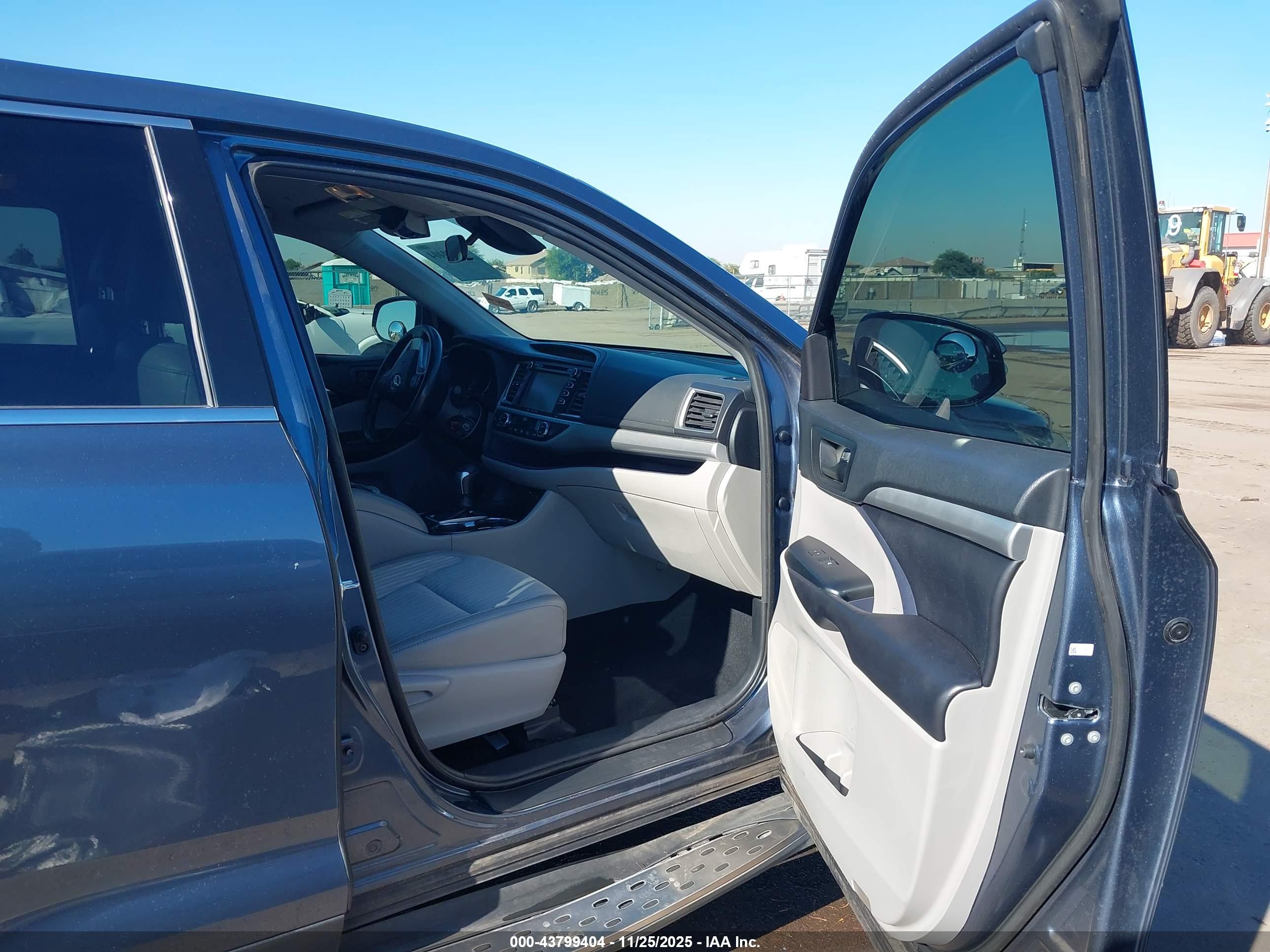 TOYOTA HIGHLANDER image 5