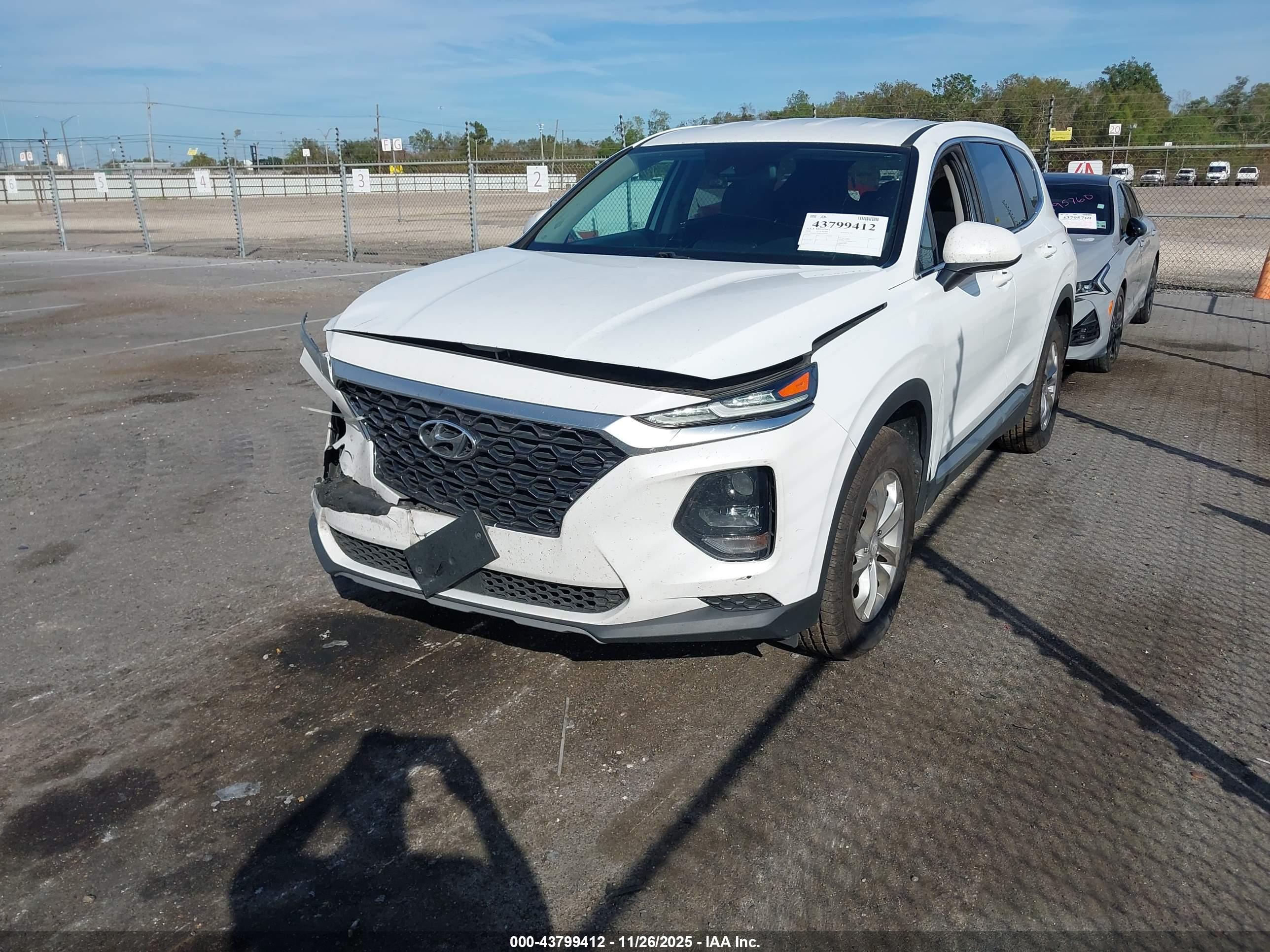 HYUNDAI SANTA image 2