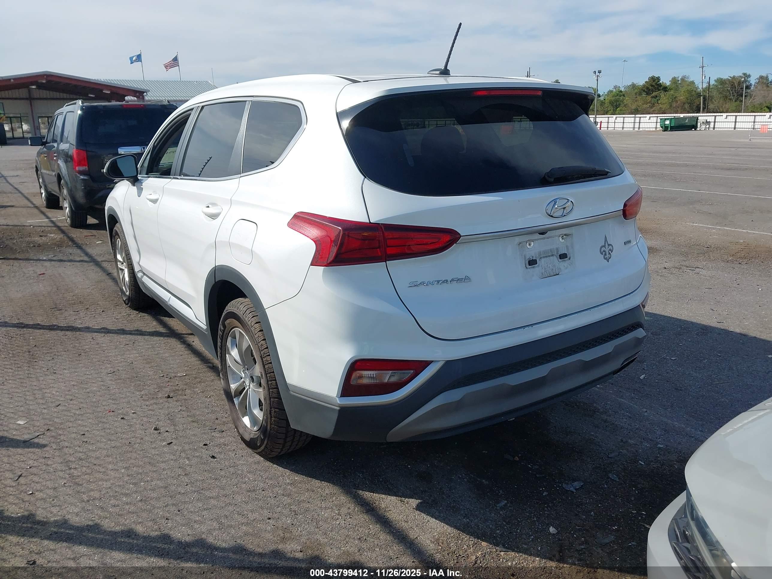 HYUNDAI SANTA image 3