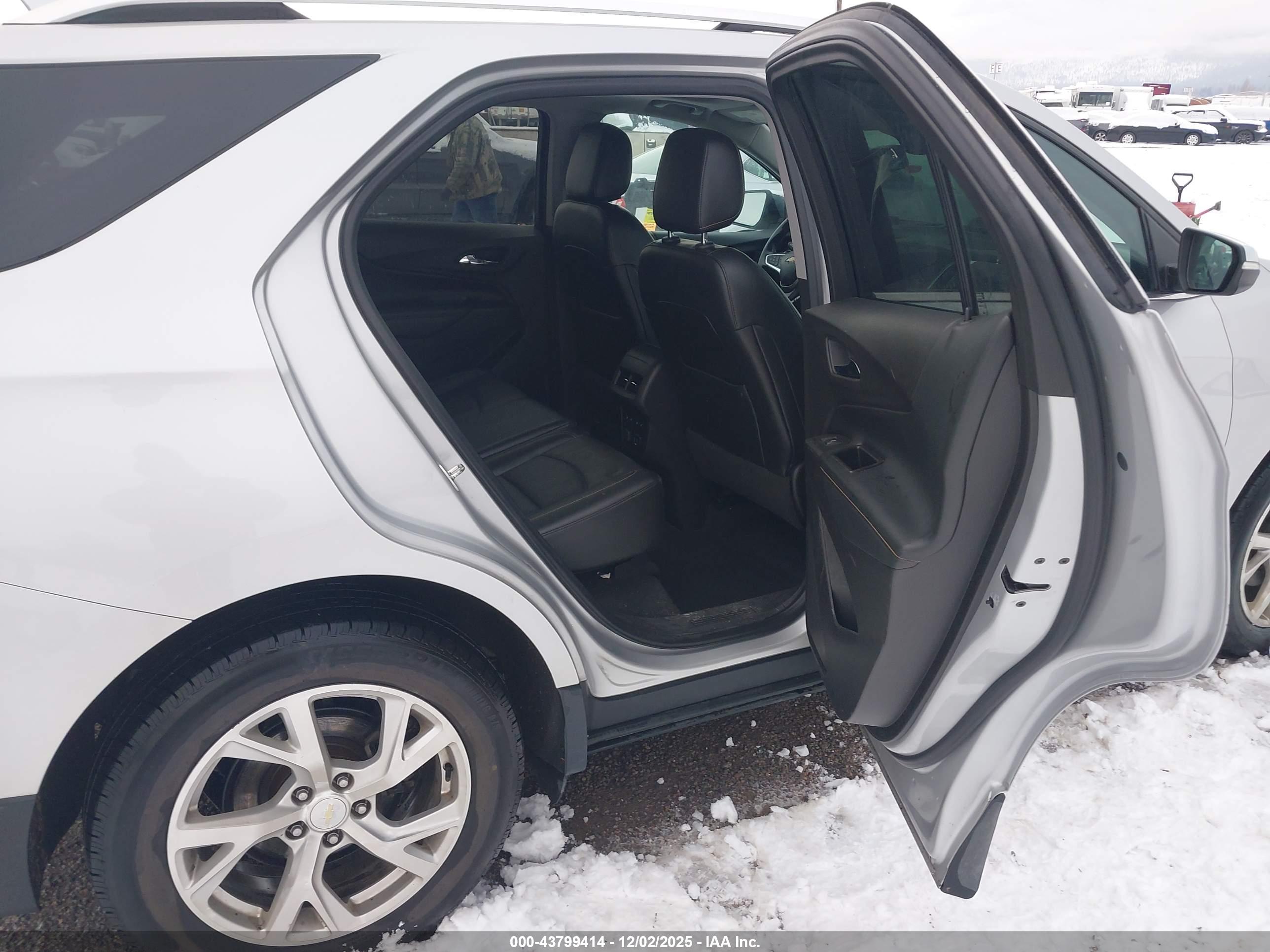 CHEVROLET EQUINOX image 8