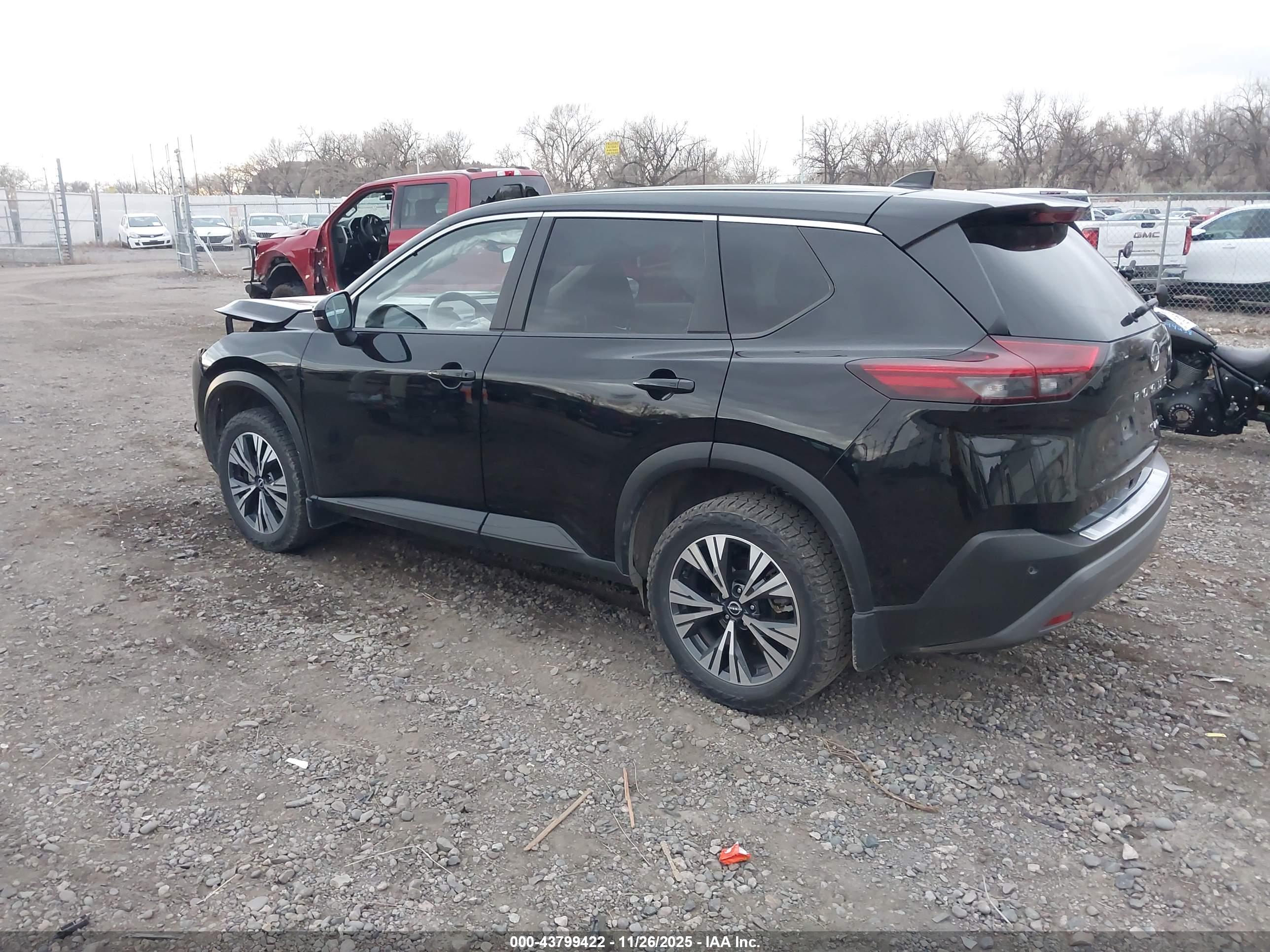 NISSAN ROGUE image 3