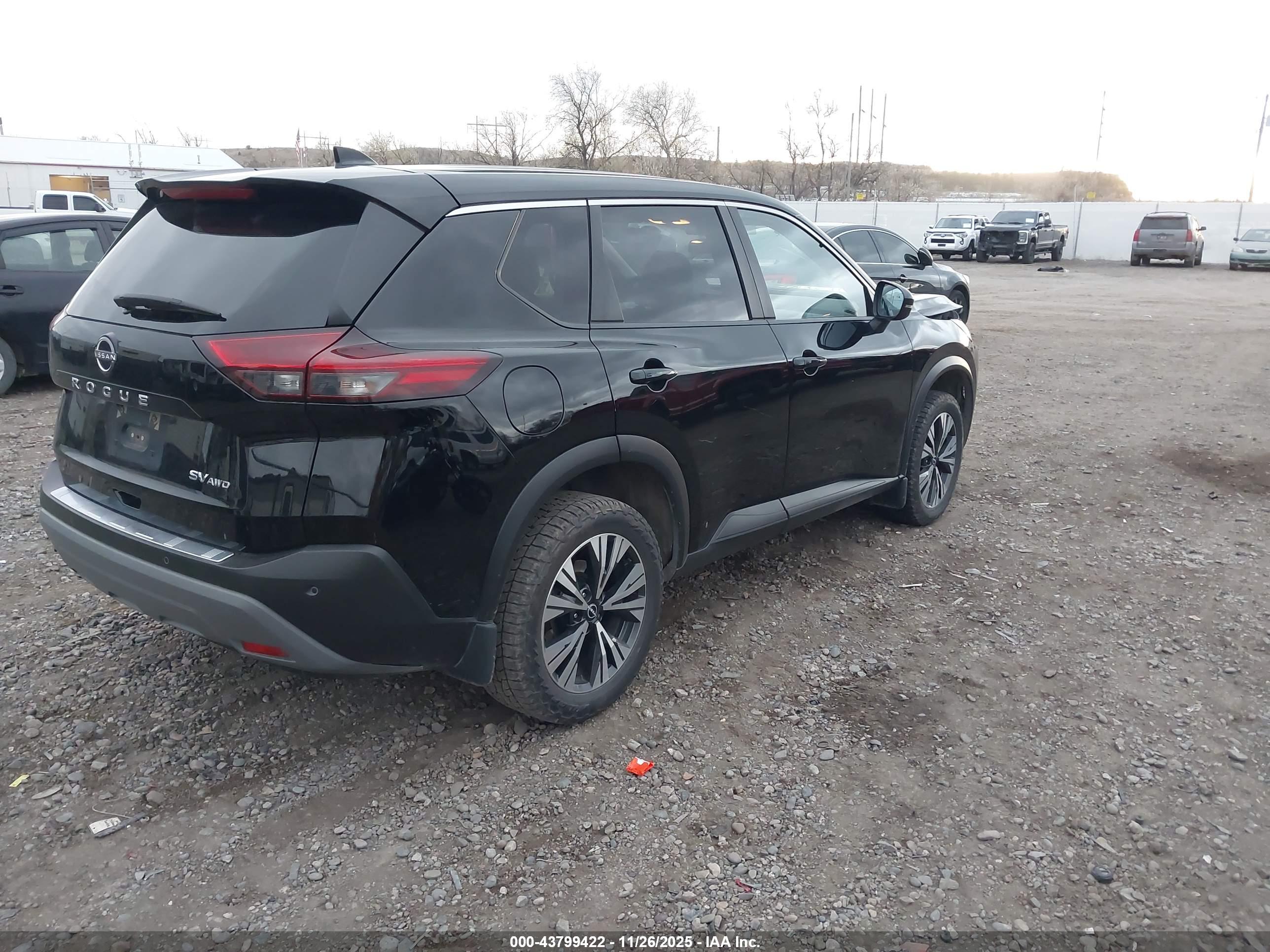 NISSAN ROGUE image 4