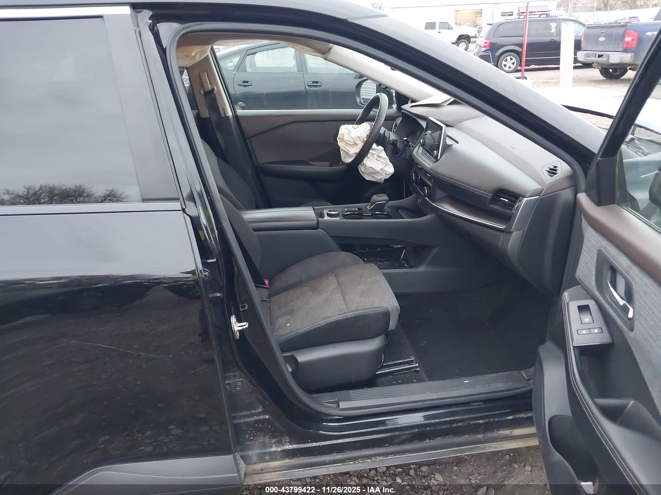 NISSAN ROGUE image 5