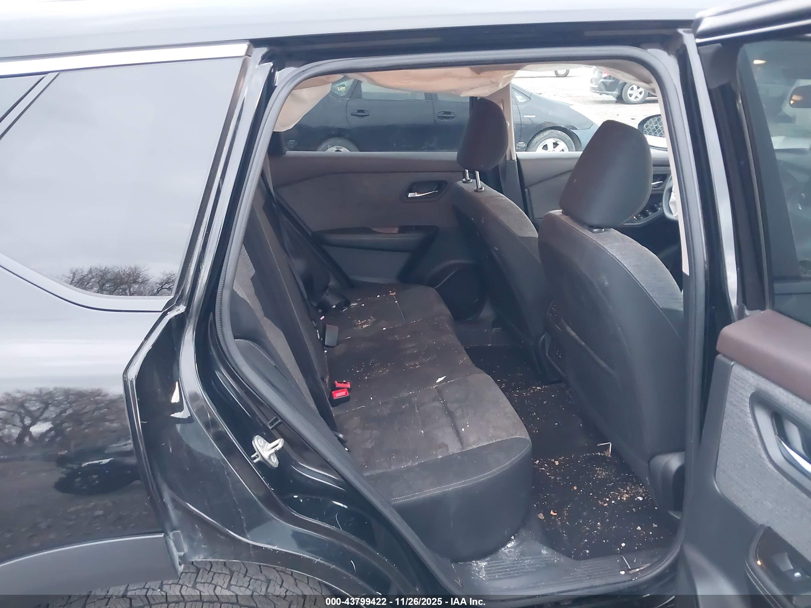 NISSAN ROGUE image 8