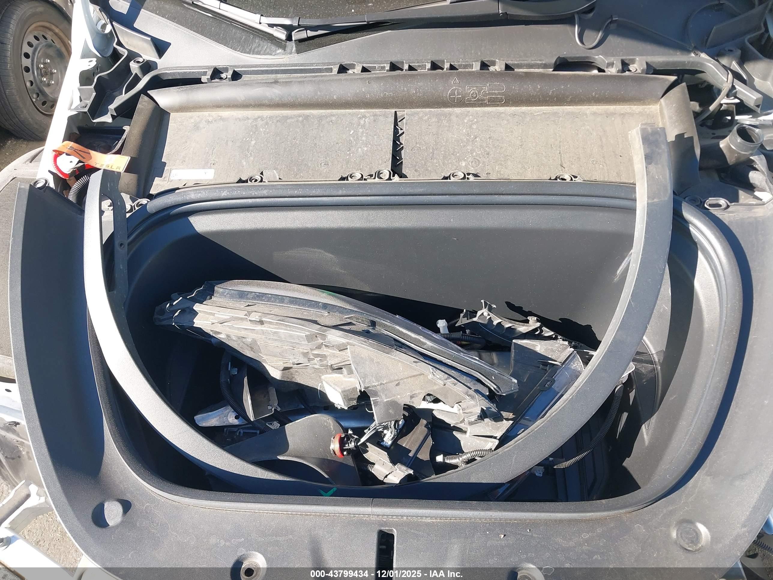 TESLA MODEL image 10