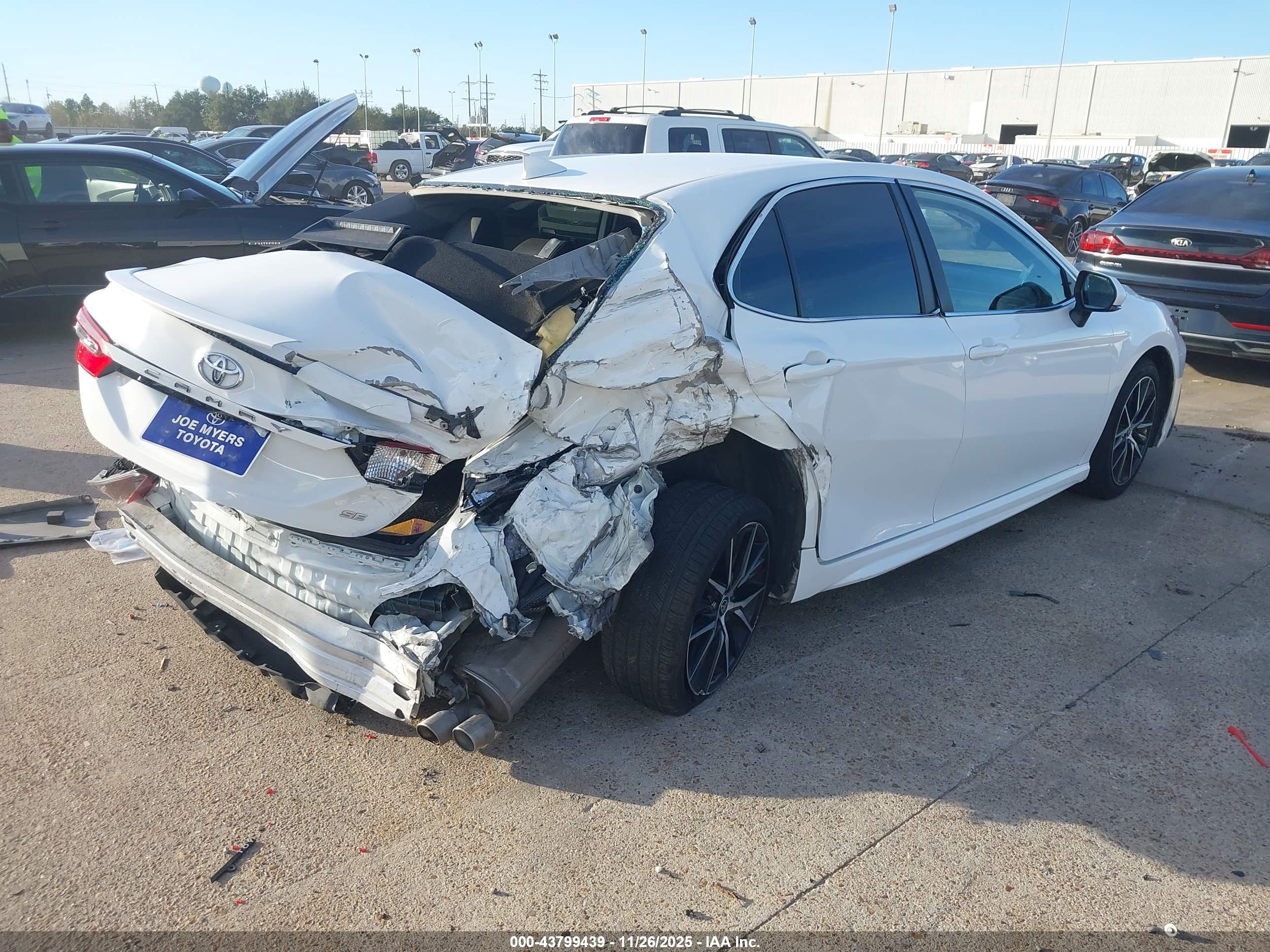 TOYOTA CAMRY image 4