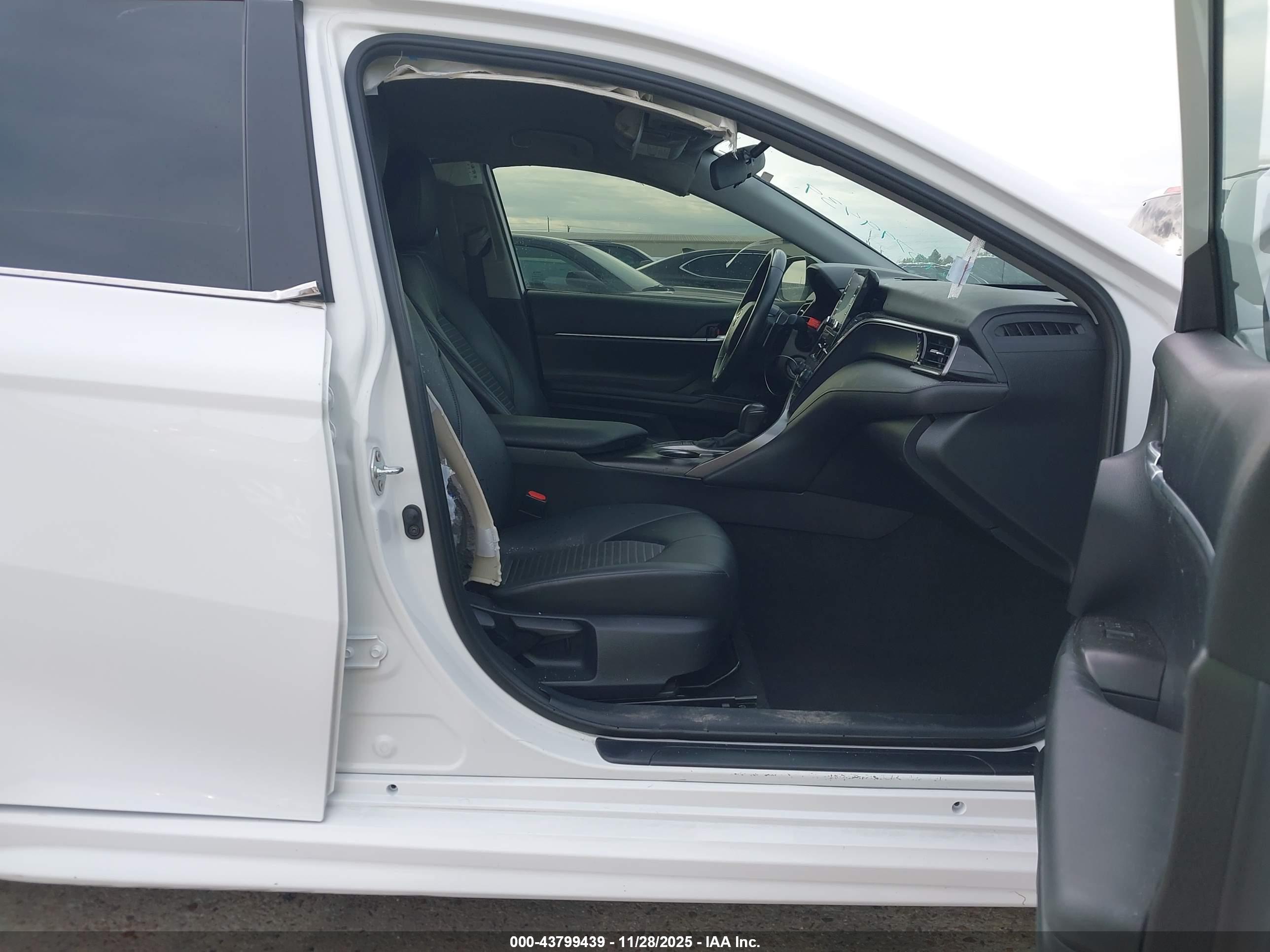 TOYOTA CAMRY image 5