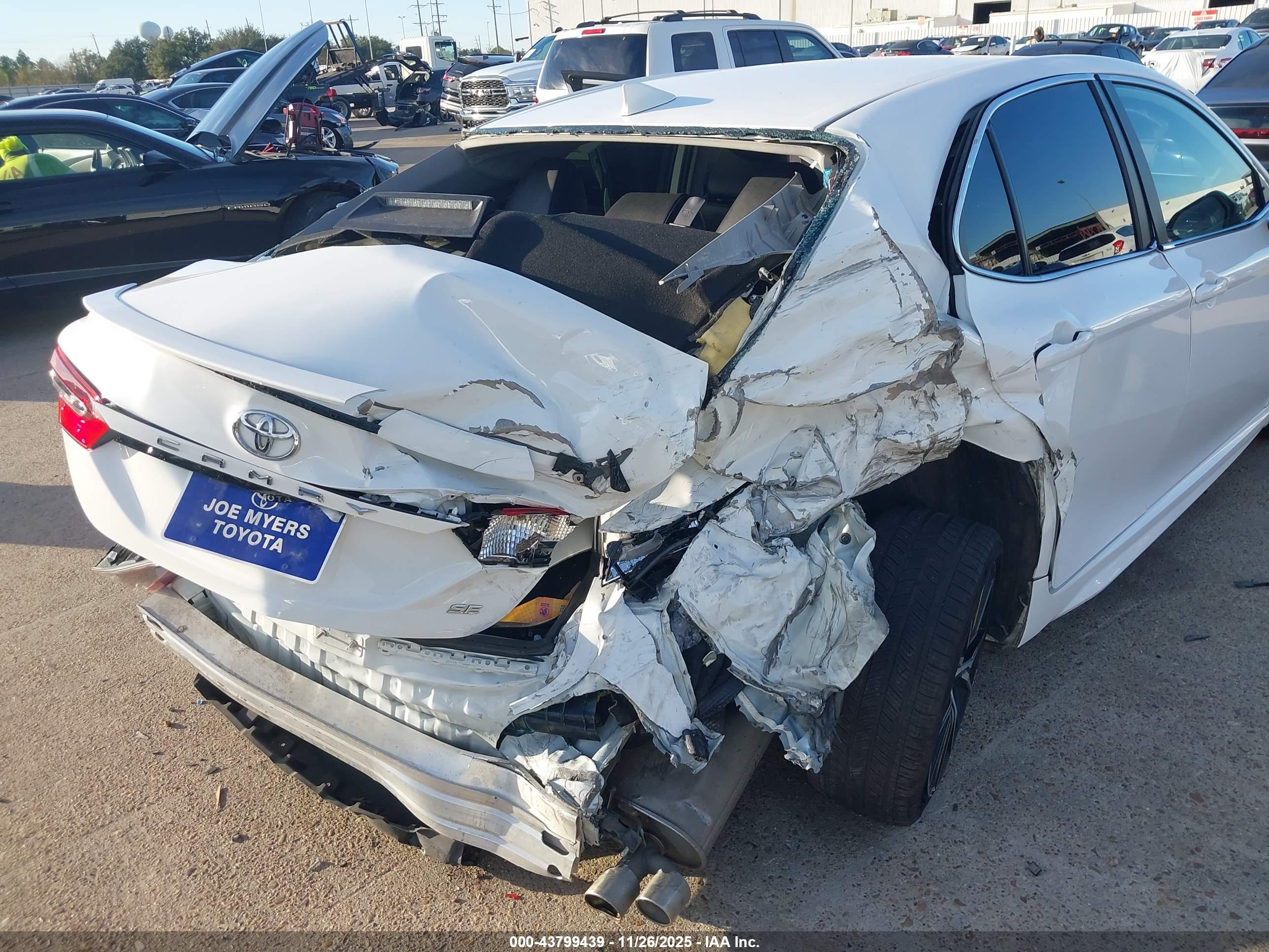 TOYOTA CAMRY image 6
