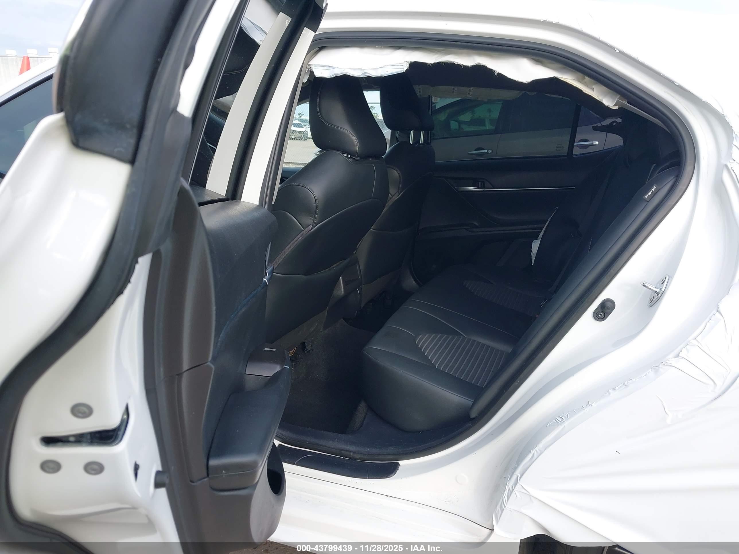 TOYOTA CAMRY image 8