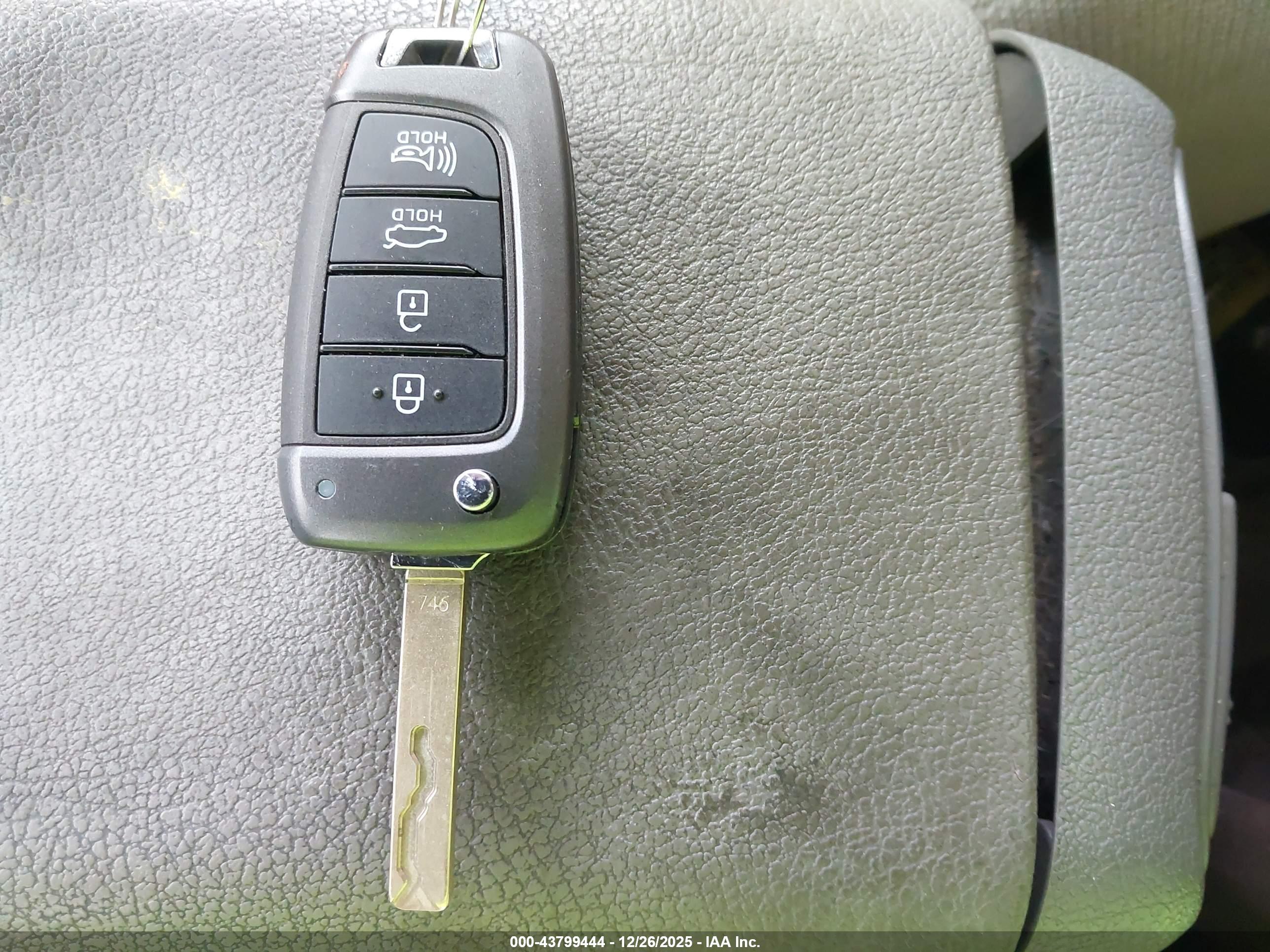 HYUNDAI ACCENT image 11