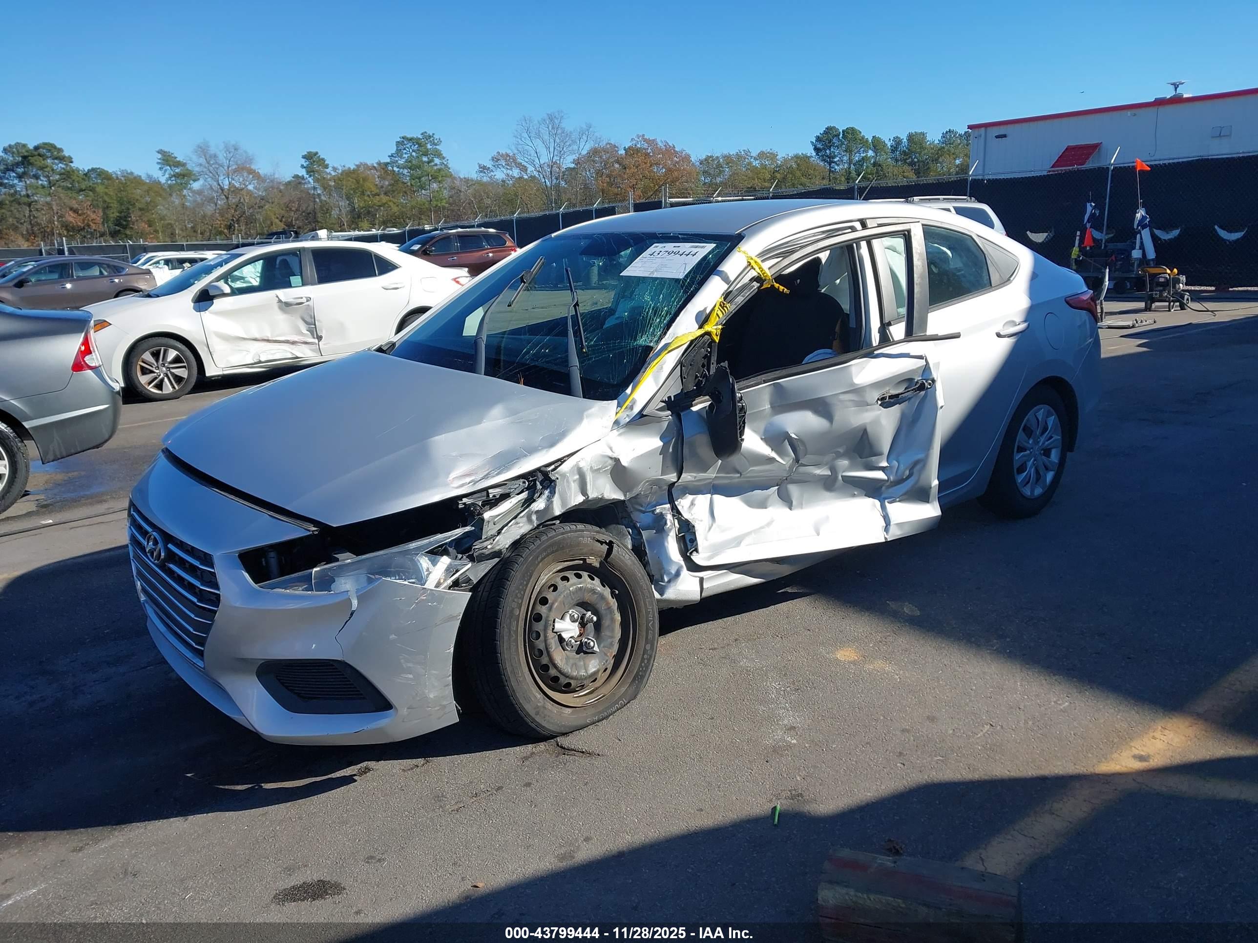 HYUNDAI ACCENT image 2